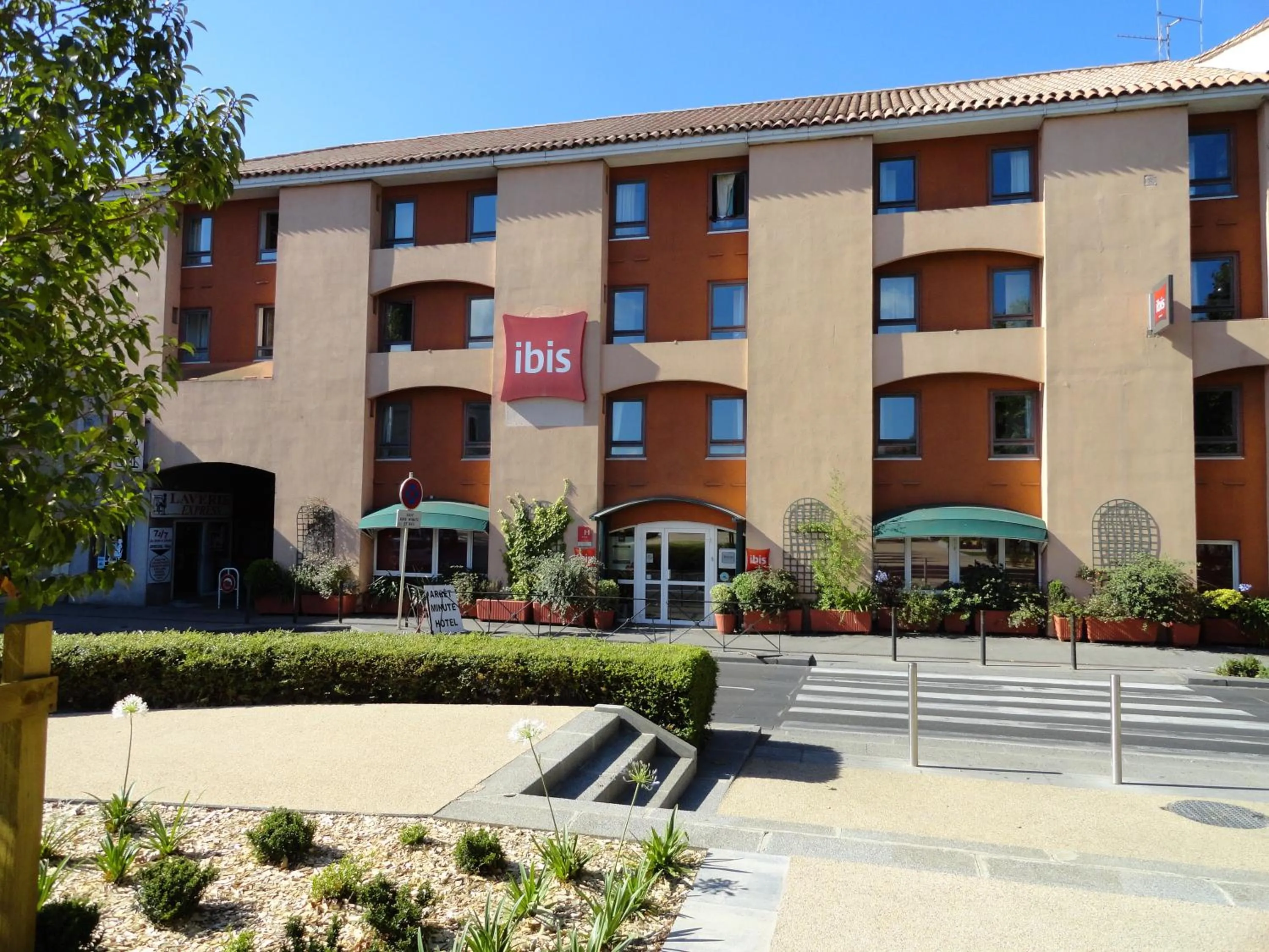 Property building in ibis Carcassonne Centre - La Cité