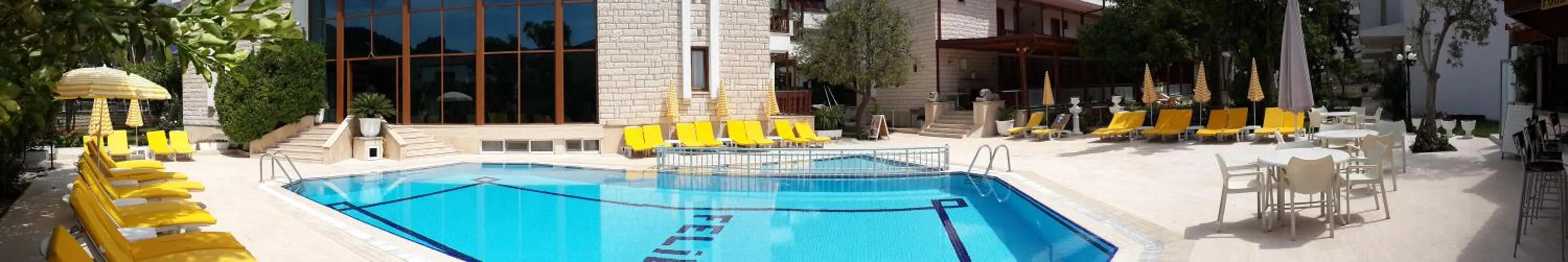 Swimming pool in Felice Hotel