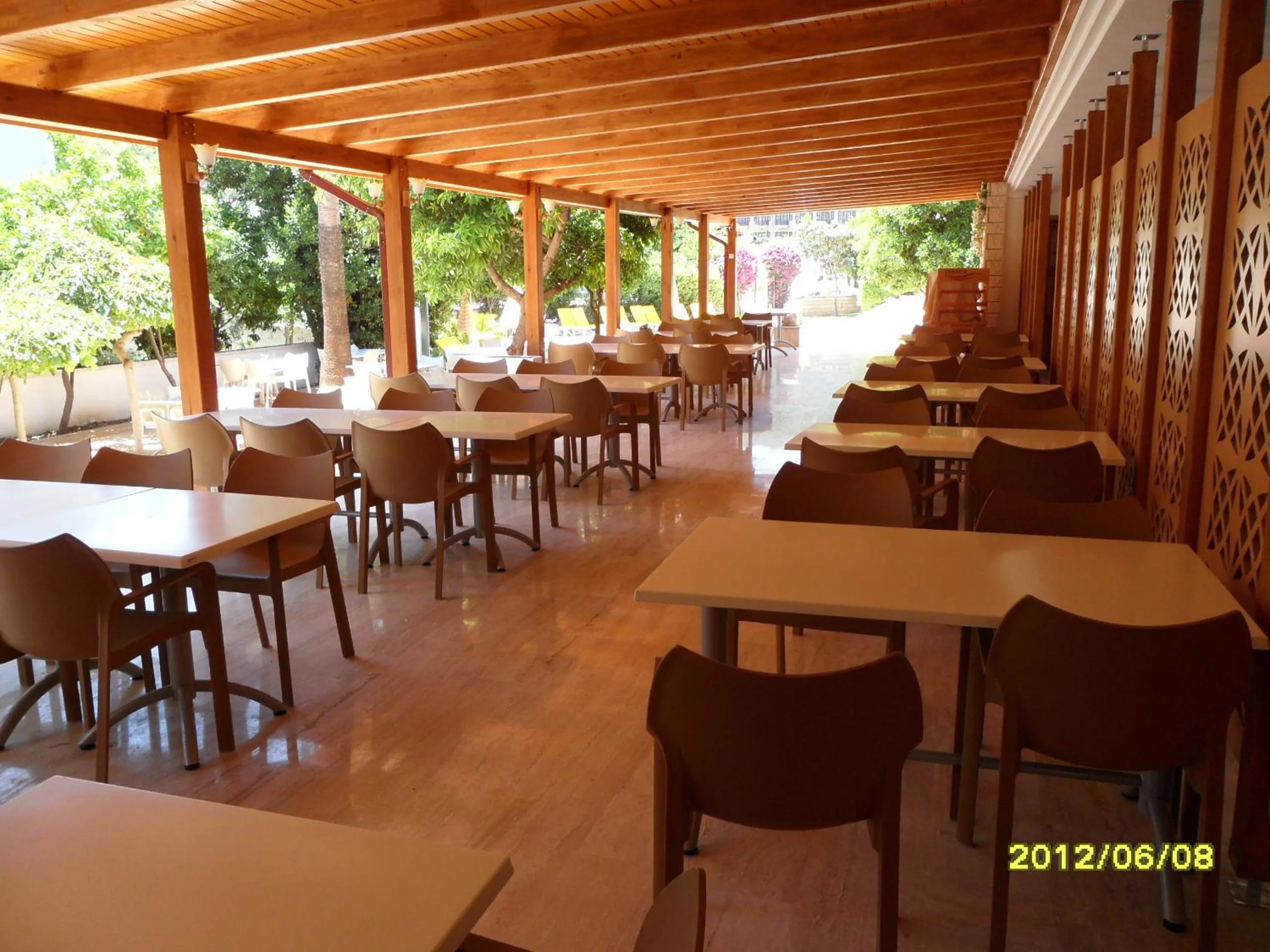 Restaurant/places to eat in Felice Hotel
