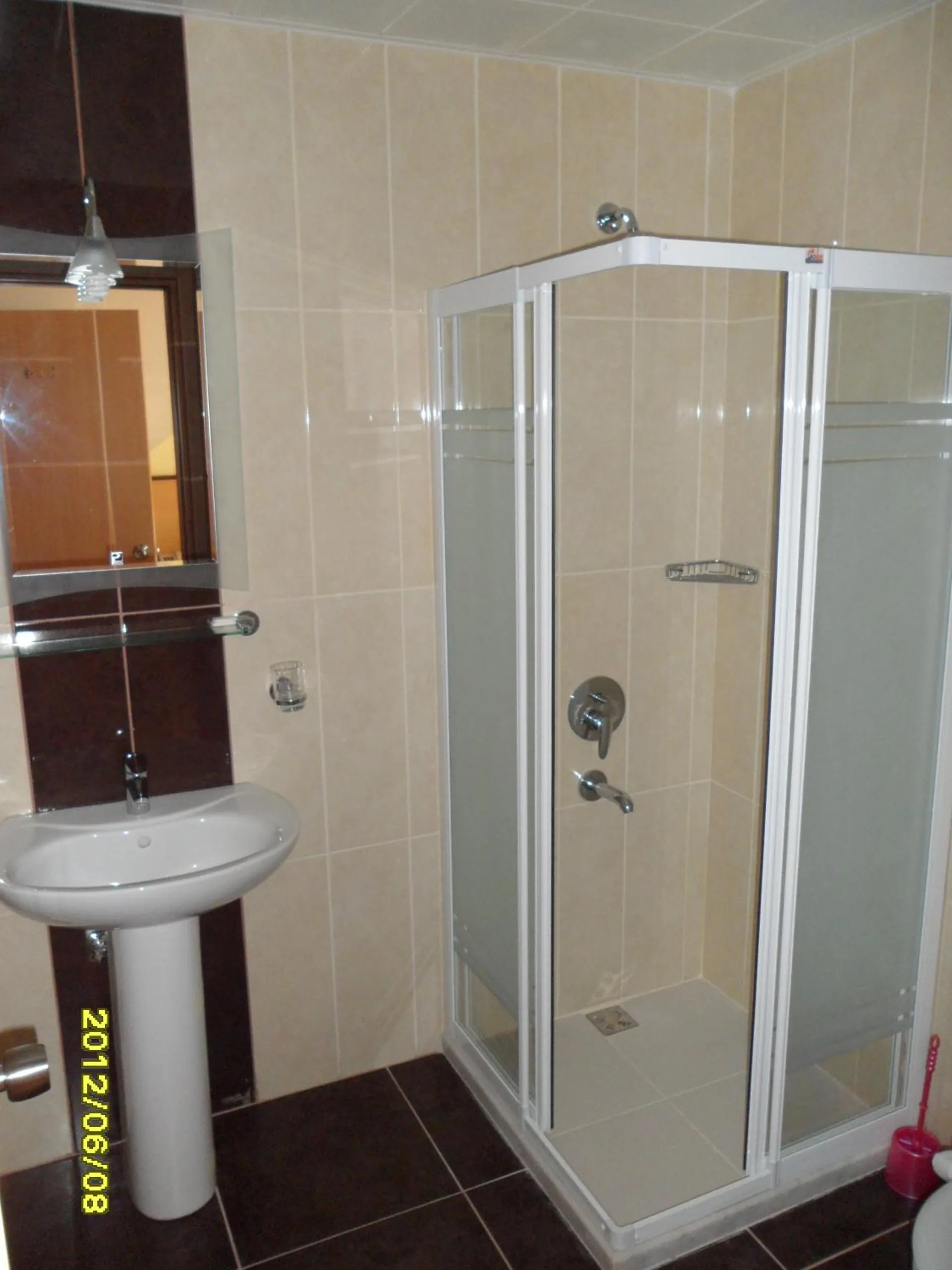 Shower in Felice Hotel