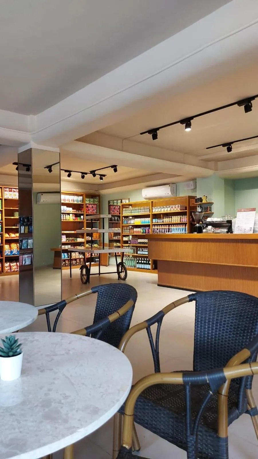 Restaurant/places to eat in Outpost@Alibaug