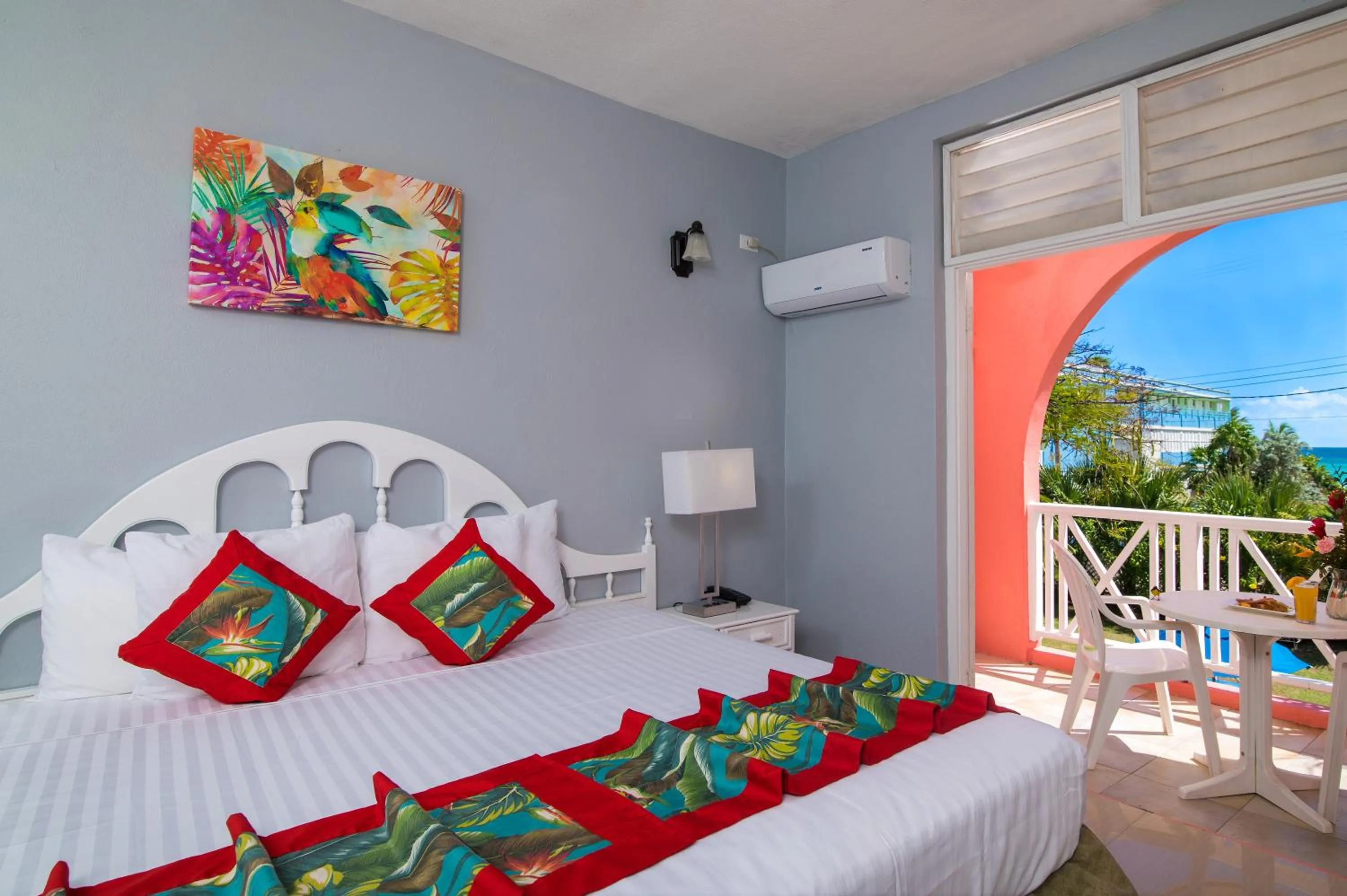 View (from property/room), Bed in Dover Beach Hotel