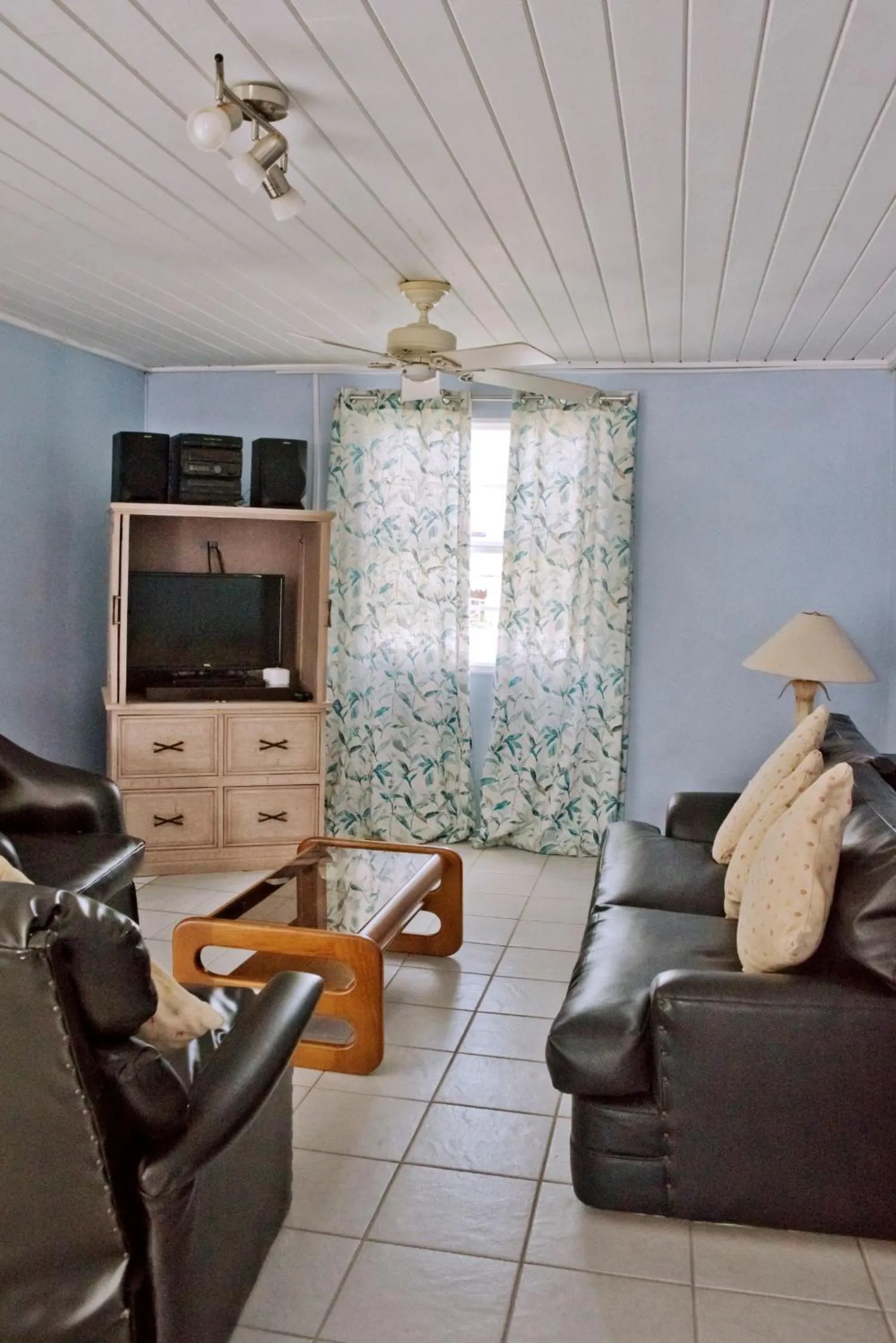 Living room in Dover Beach Hotel