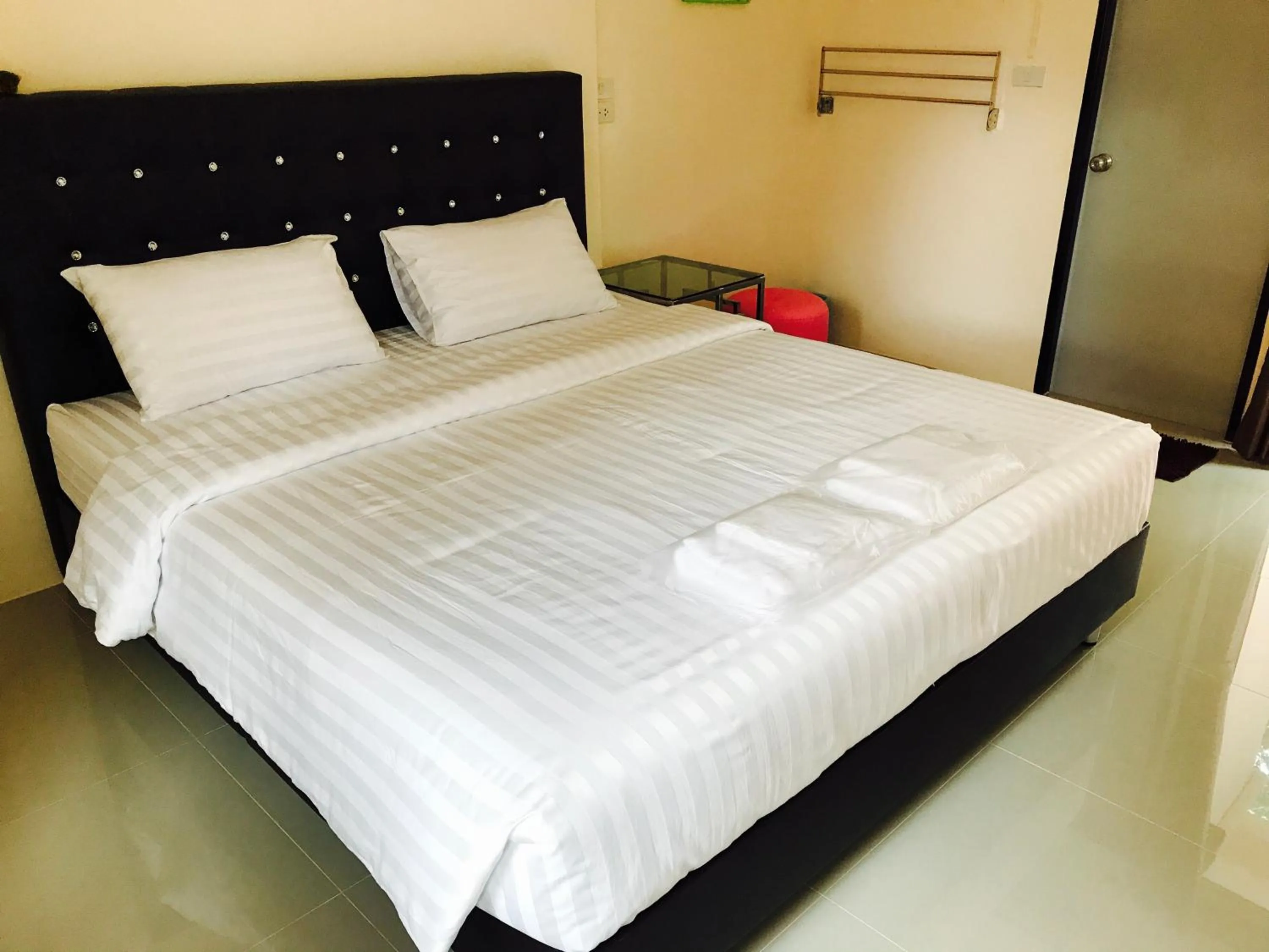 Bed in Baan Bon Resort Bang Tabun