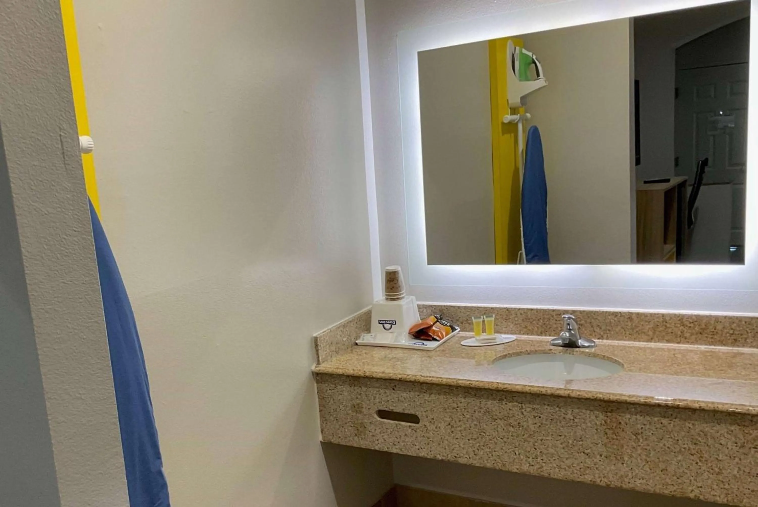 Bathroom in Days Inn by Wyndham Humble/Houston Intercontinental Airport