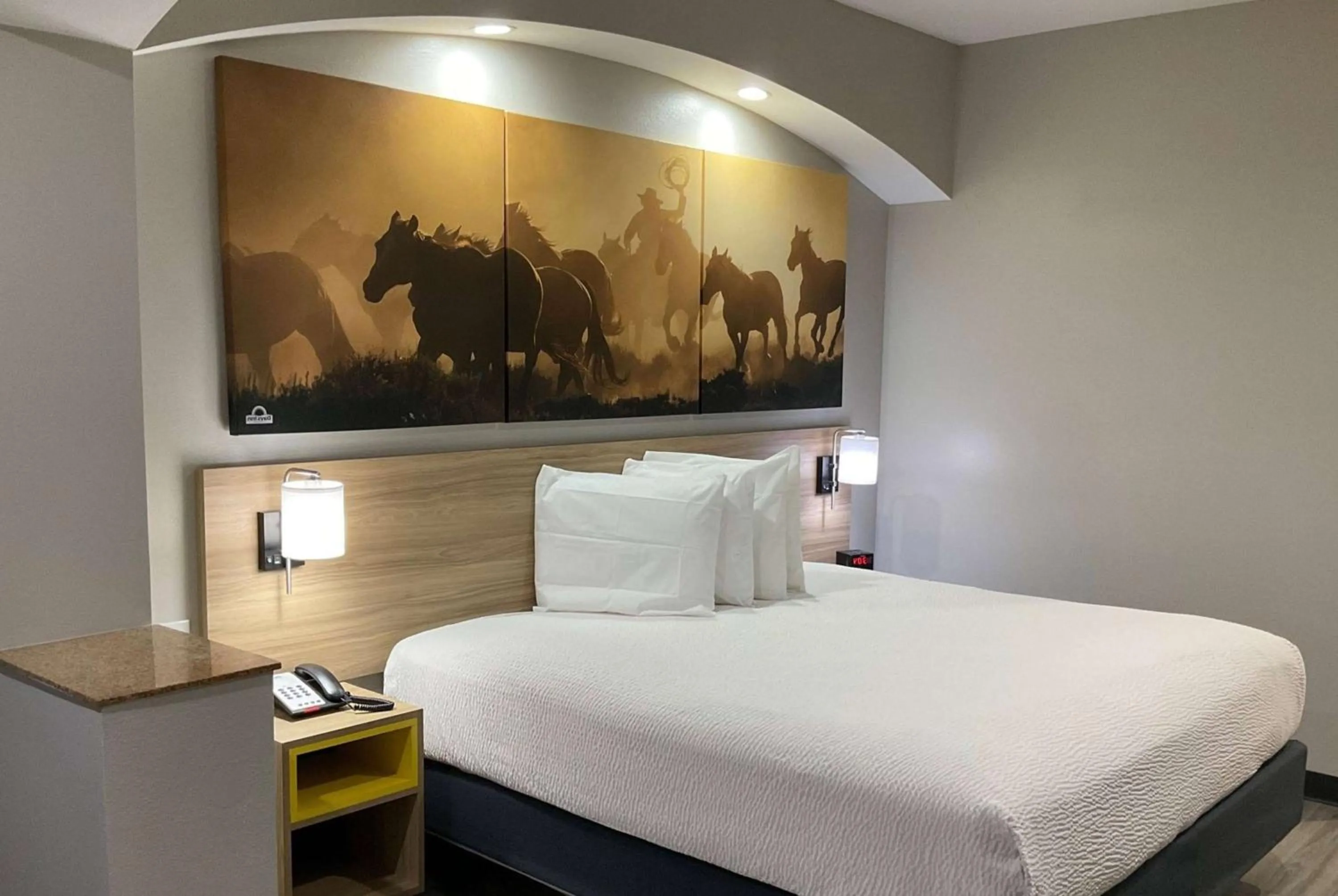 Photo of the whole room, Bed in Days Inn by Wyndham Humble/Houston Intercontinental Airport