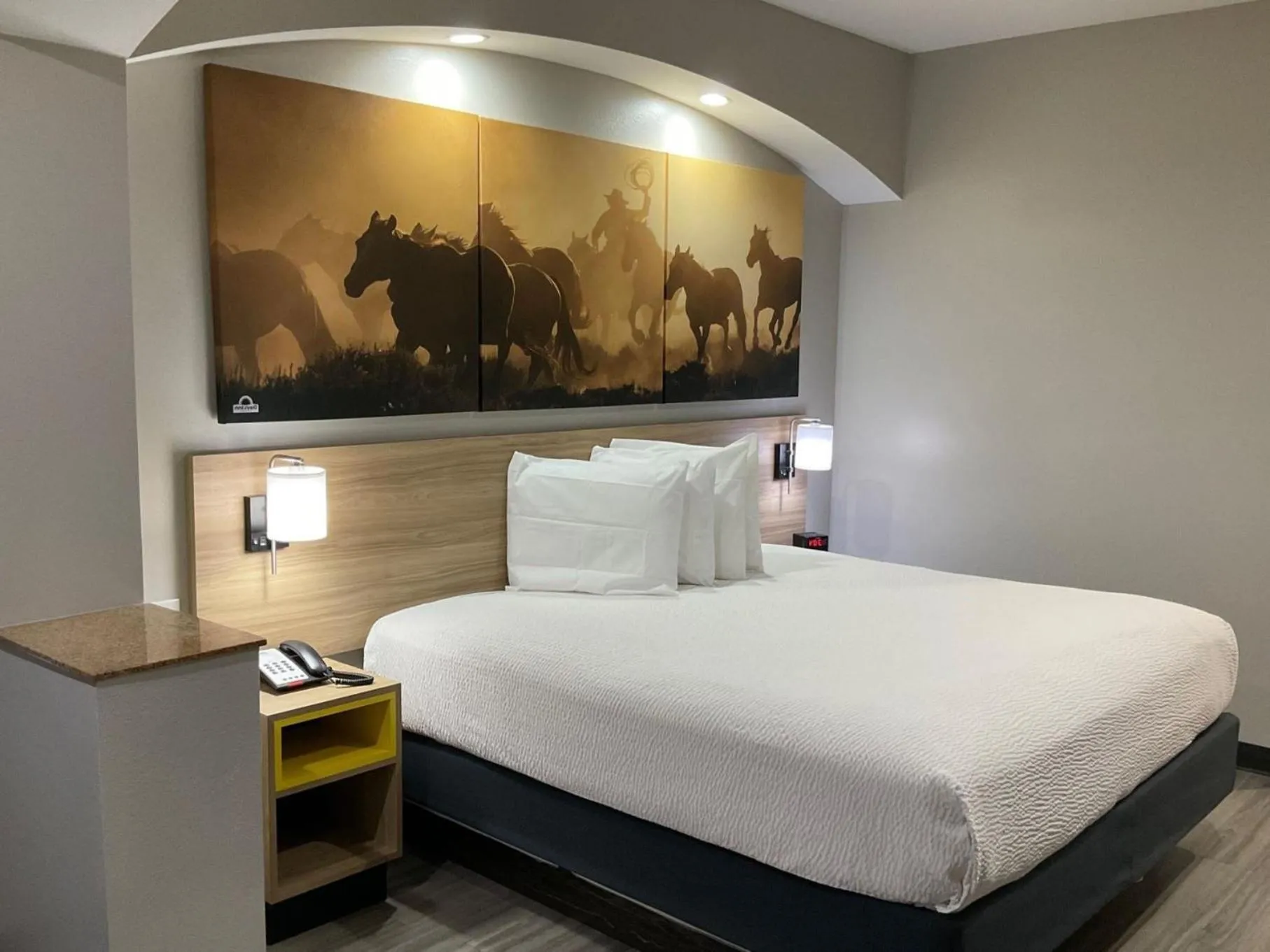 Bedroom, Bed in Days Inn by Wyndham Humble/Houston Intercontinental Airport
