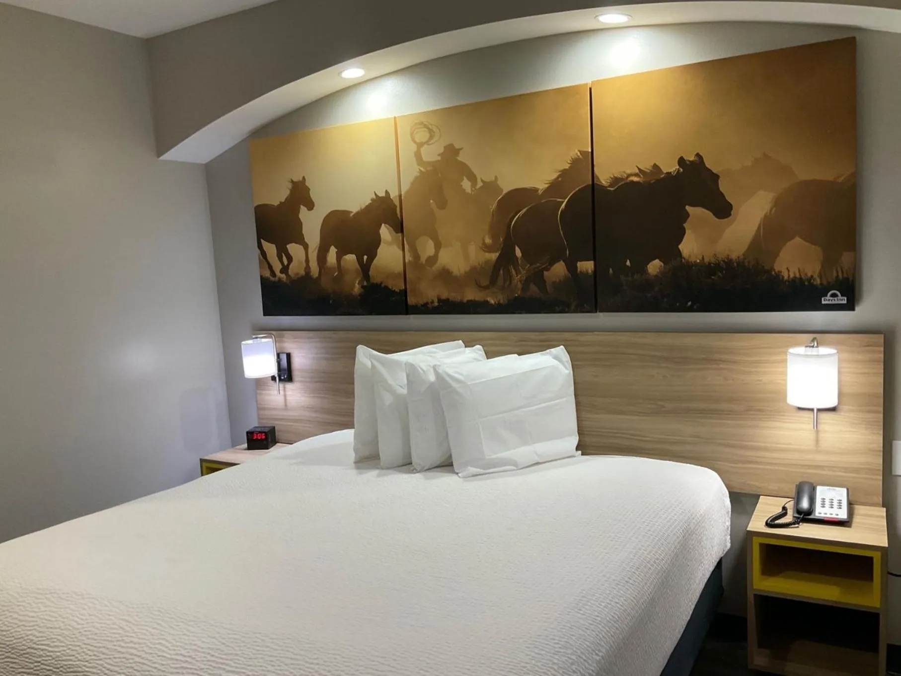 Bedroom, Bed in Days Inn by Wyndham Humble/Houston Intercontinental Airport