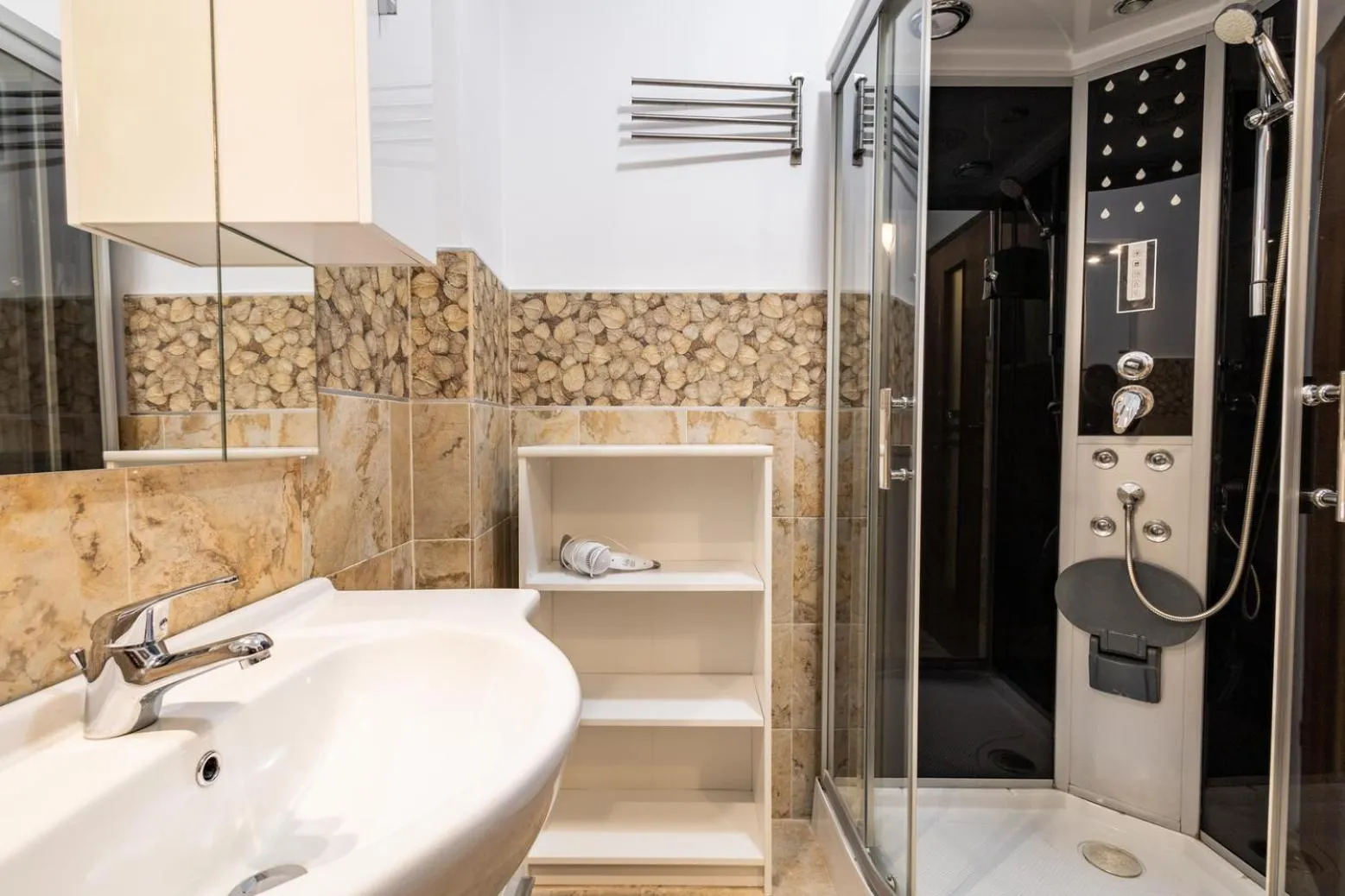 Downtown Victoria Apartments By CityBookings