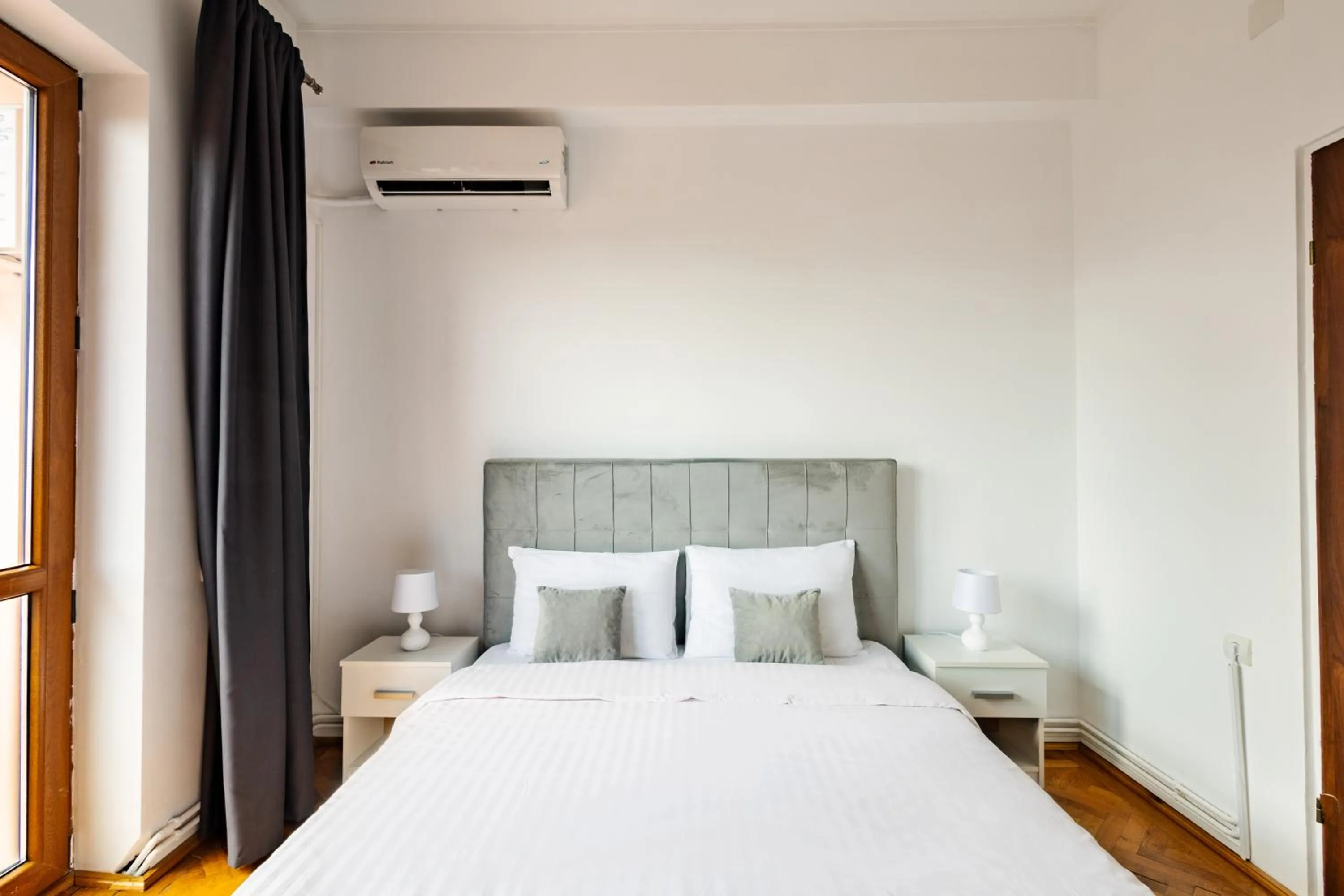 Deluxe Apartment in Downtown Victoria Apartments By CityBookings