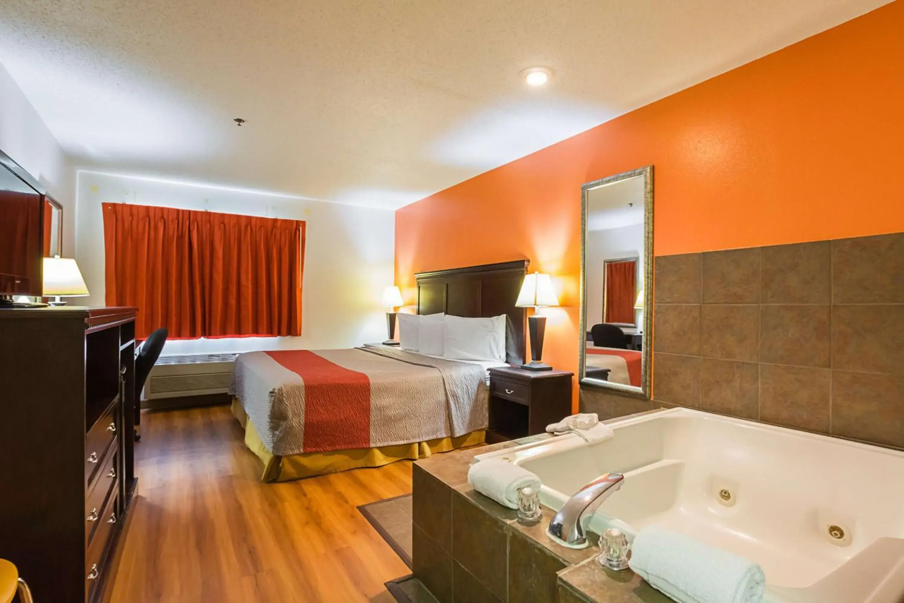 King Suite with Spa Bath - single occupancy - Non-Smoking in Motel 6-Waterloo, IA - Crossroads Mall - Cedar Falls King Suite with Spa Bath - single occupancy - Non-Smoking in Motel 6-Waterloo, IA - Crossroads Mall - Cedar Falls