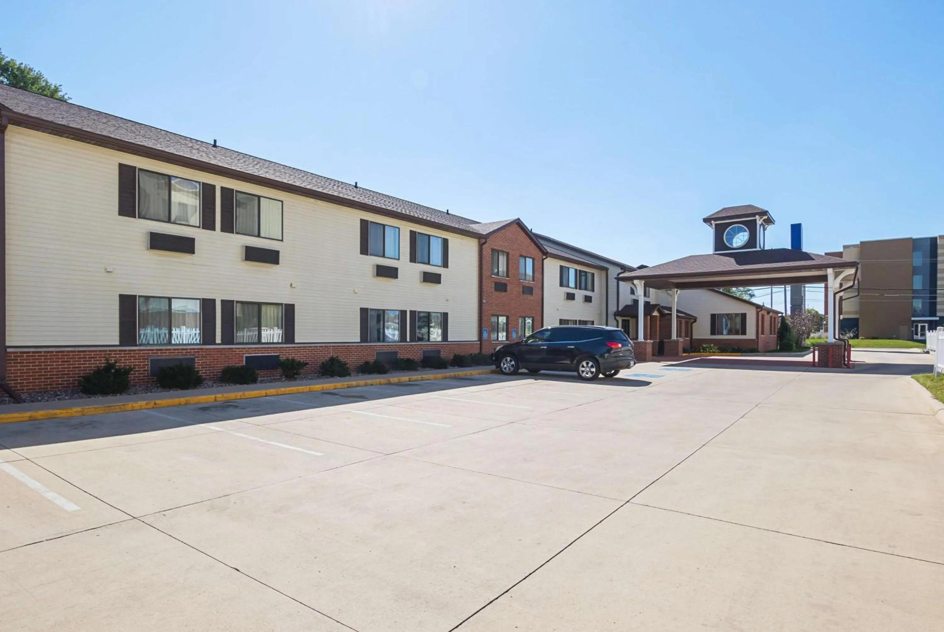 Property building in Motel 6-Waterloo, IA - Crossroads Mall - Cedar Falls
