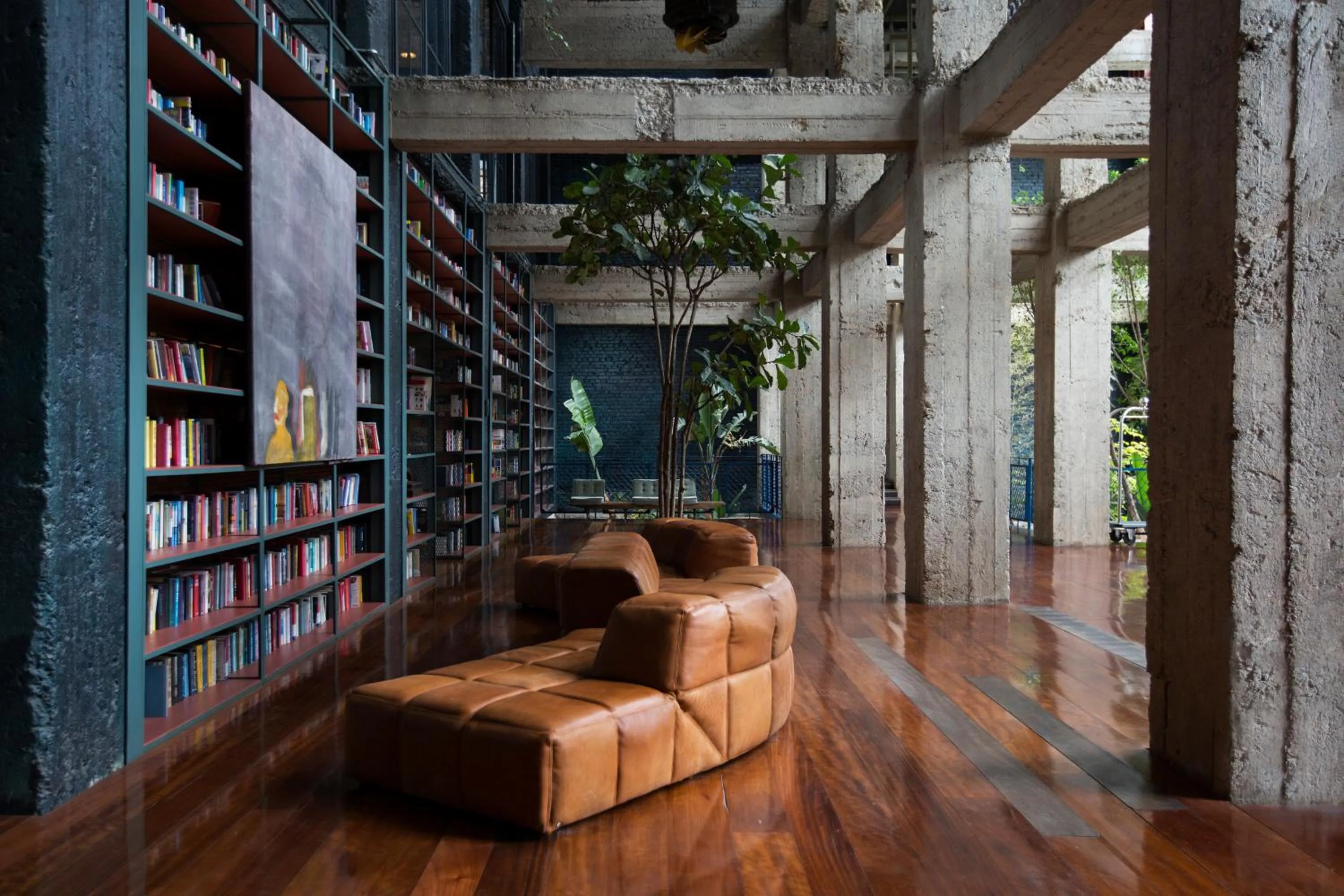 Library in Stamba Hotel