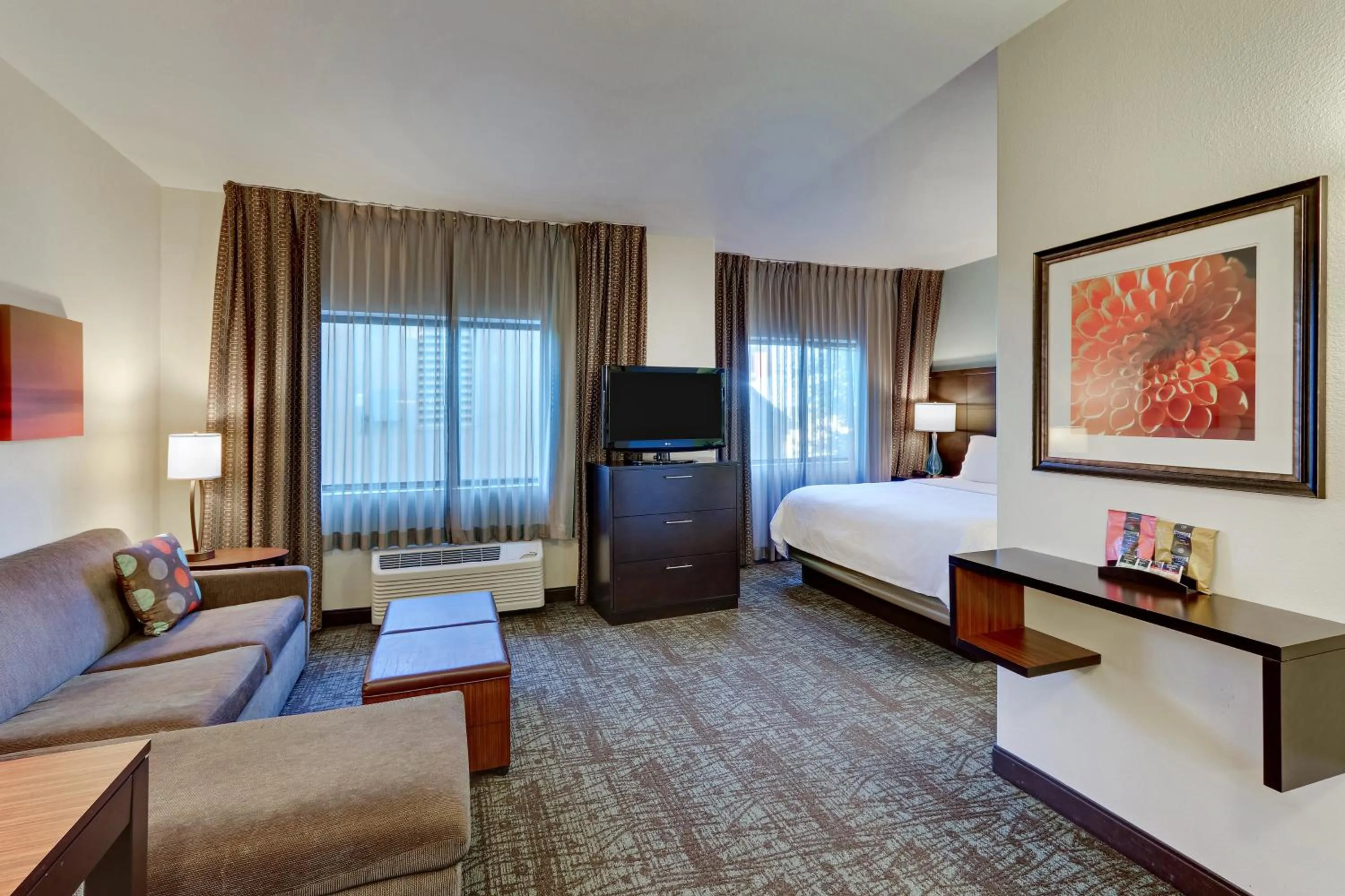 Photo of the whole room, Bed in Staybridge Suites San Angelo by IHG