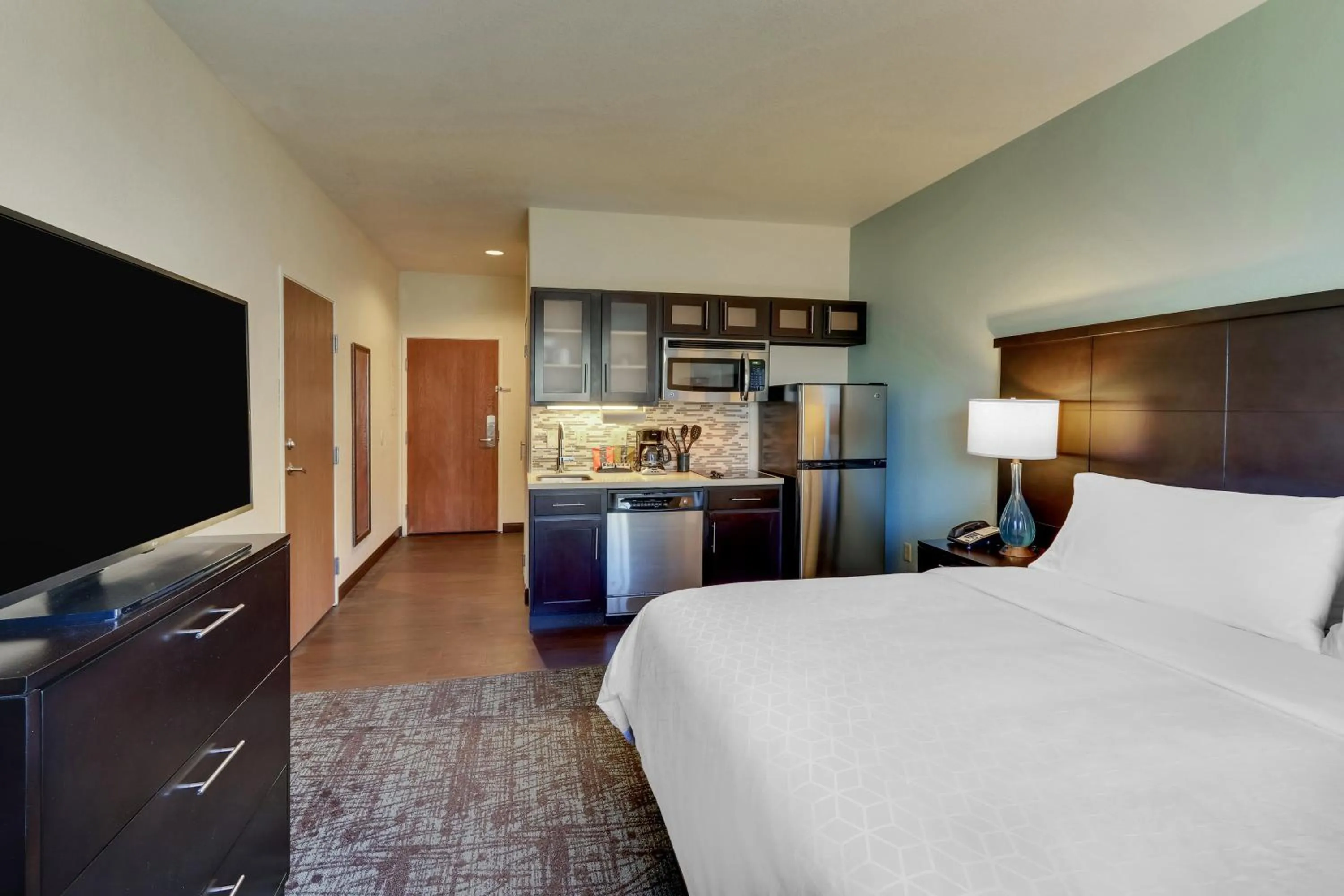 Photo of the whole room, Bed in Staybridge Suites San Angelo by IHG