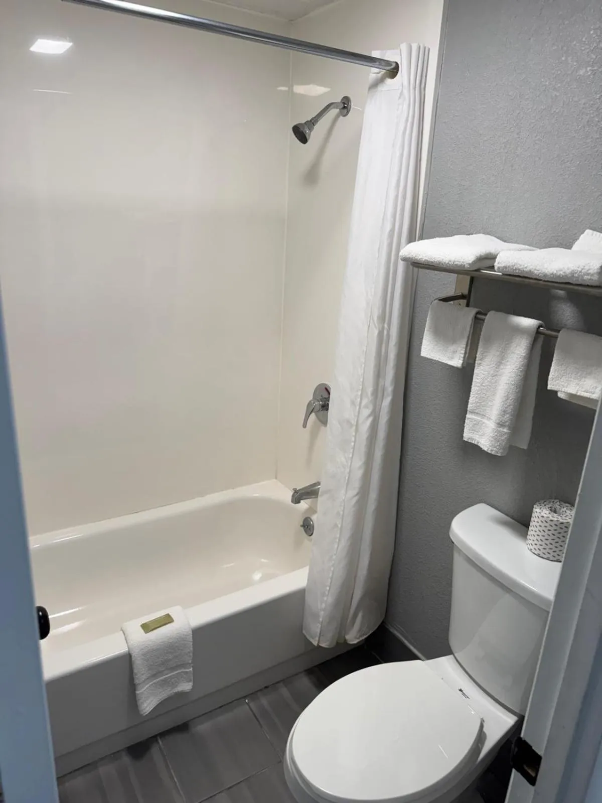 Budgetel Inn & Suites