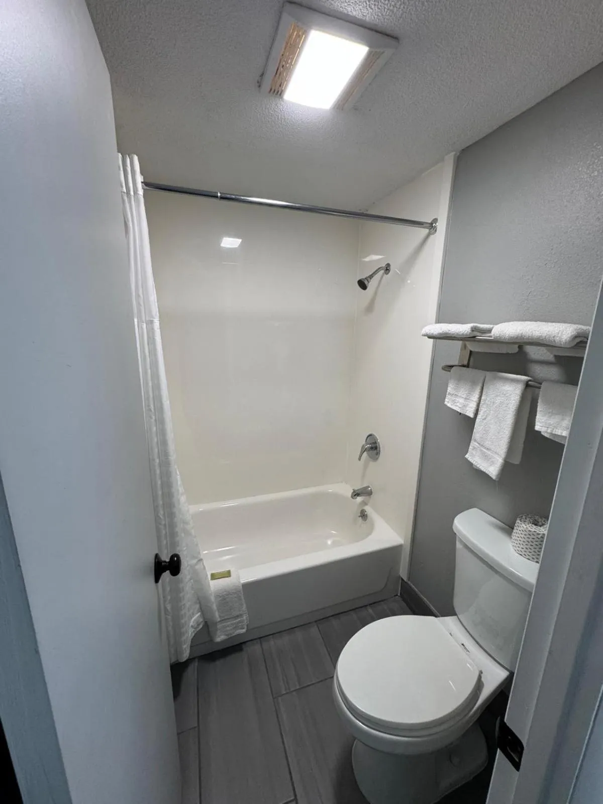 Budgetel Inn & Suites