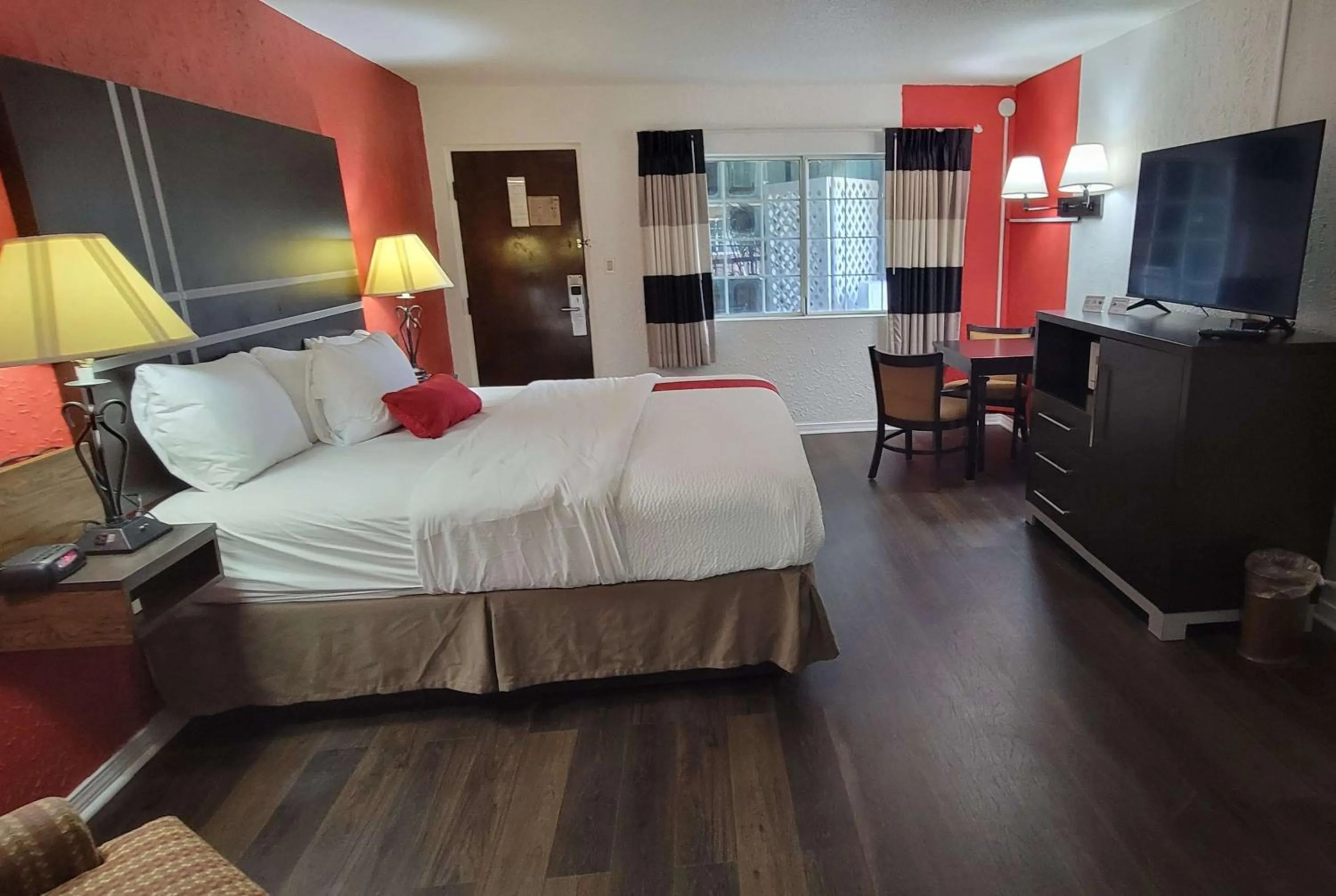 Photo of the whole room, Bed in Ramada by Wyndham Mountain Home