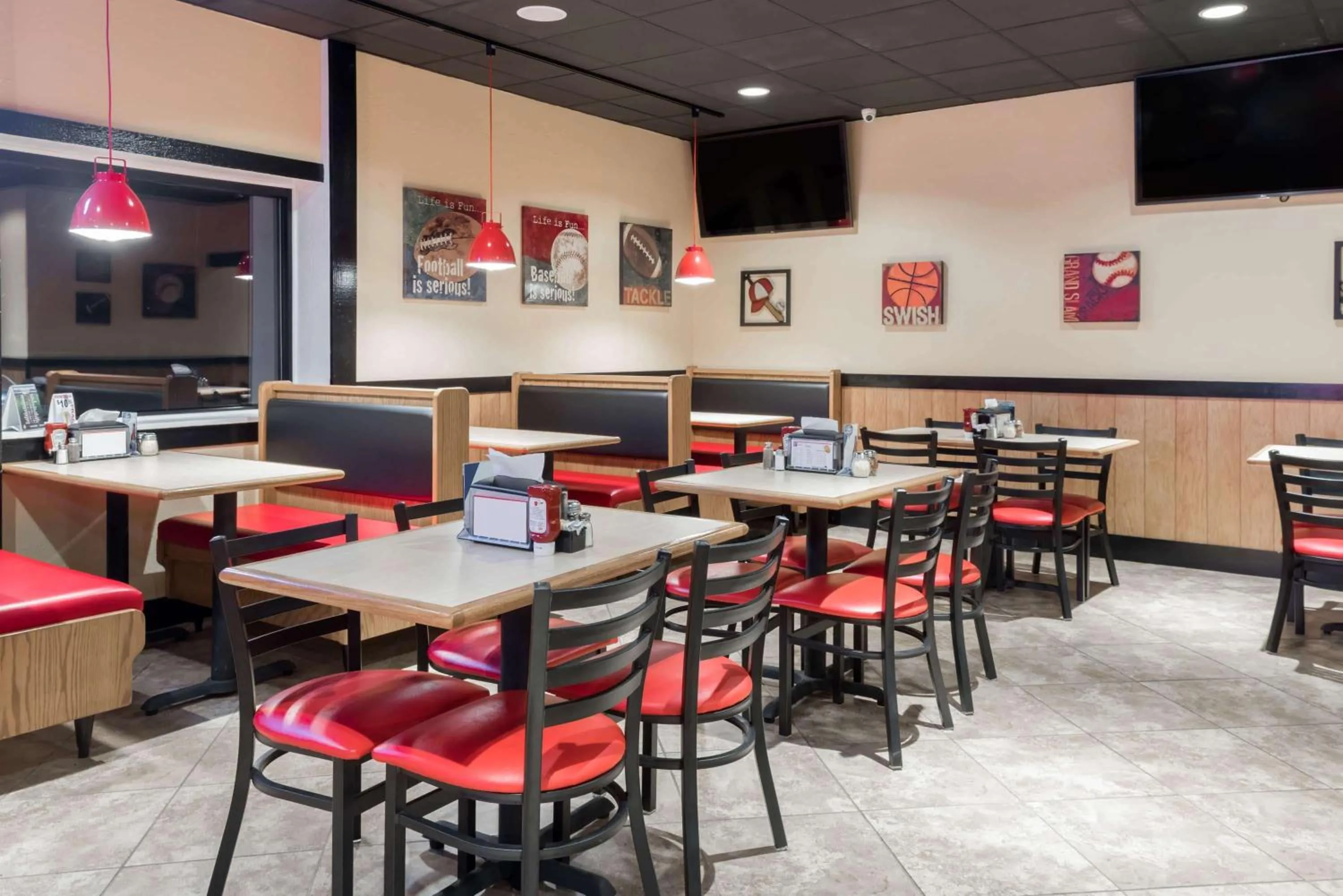 Restaurant/places to eat in Ramada by Wyndham Mountain Home