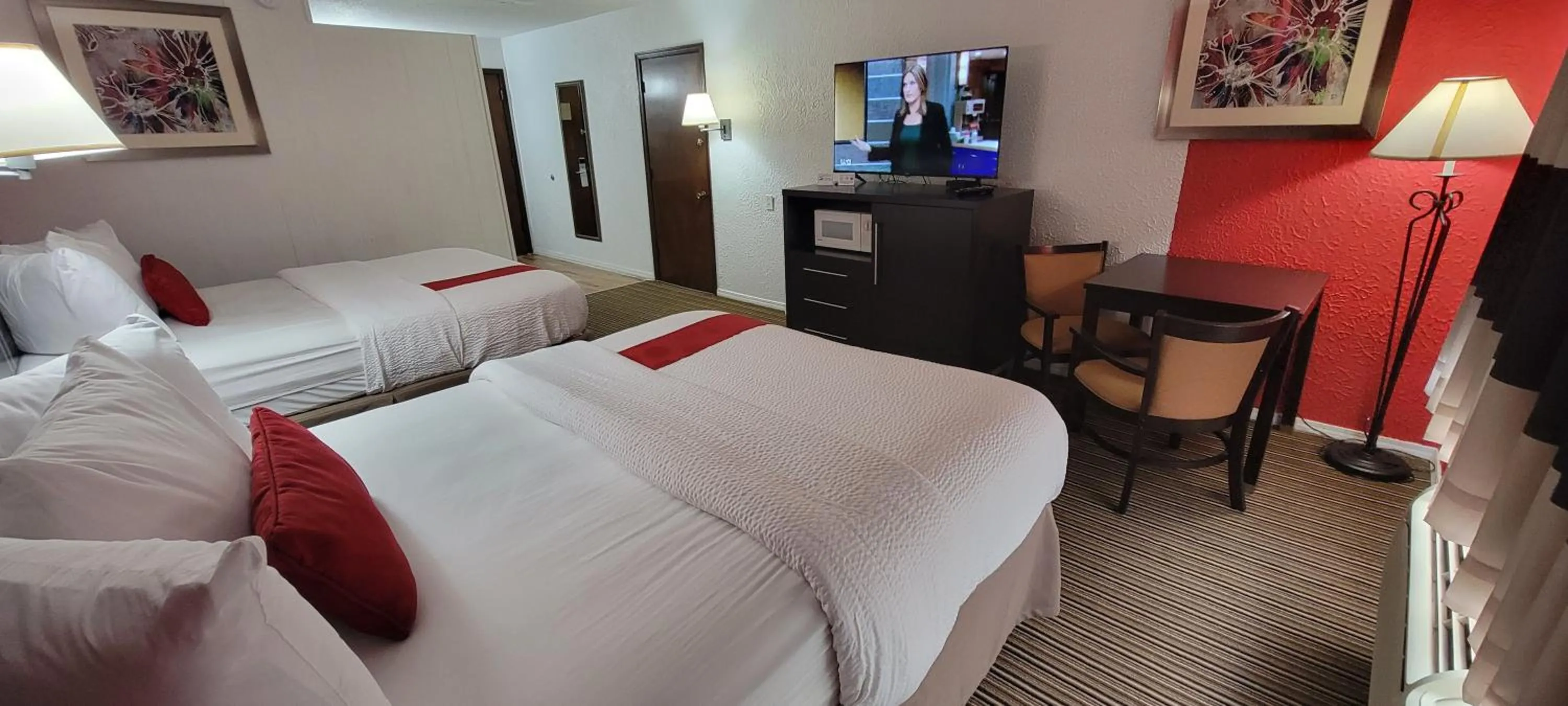 Toilet, Bed in Ramada by Wyndham Mountain Home