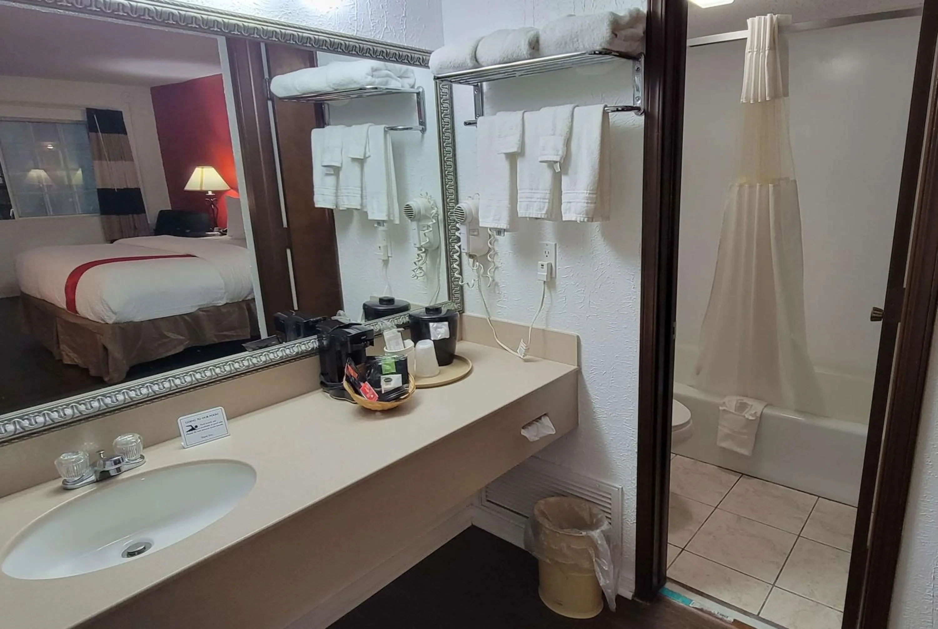 TV and multimedia in Ramada by Wyndham Mountain Home