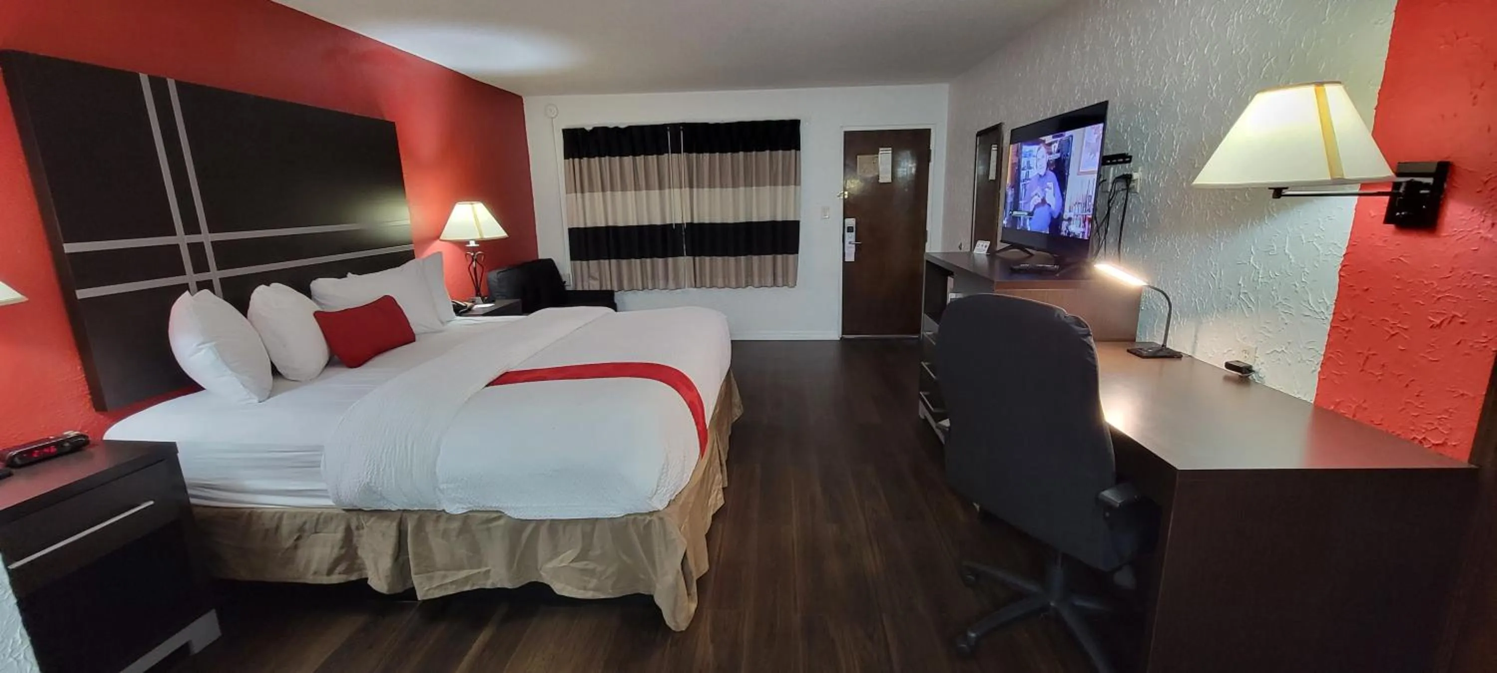 Toilet, Bed in Ramada by Wyndham Mountain Home