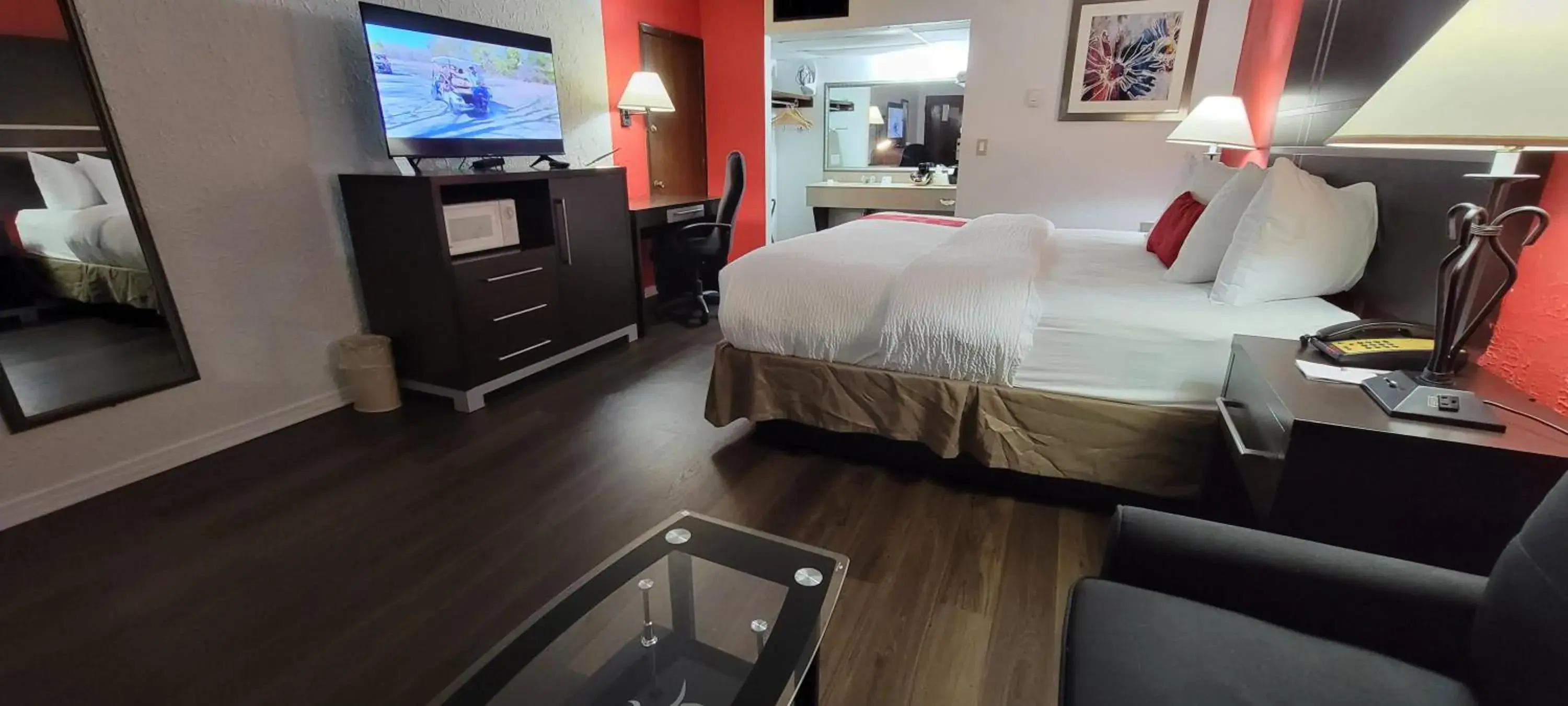 1 King Bed, Pool Access, Non-Smoking in Ramada by Wyndham Mountain Home 1 King Bed, Pool Access, Non-Smoking in Ramada by Wyndham Mountain Home