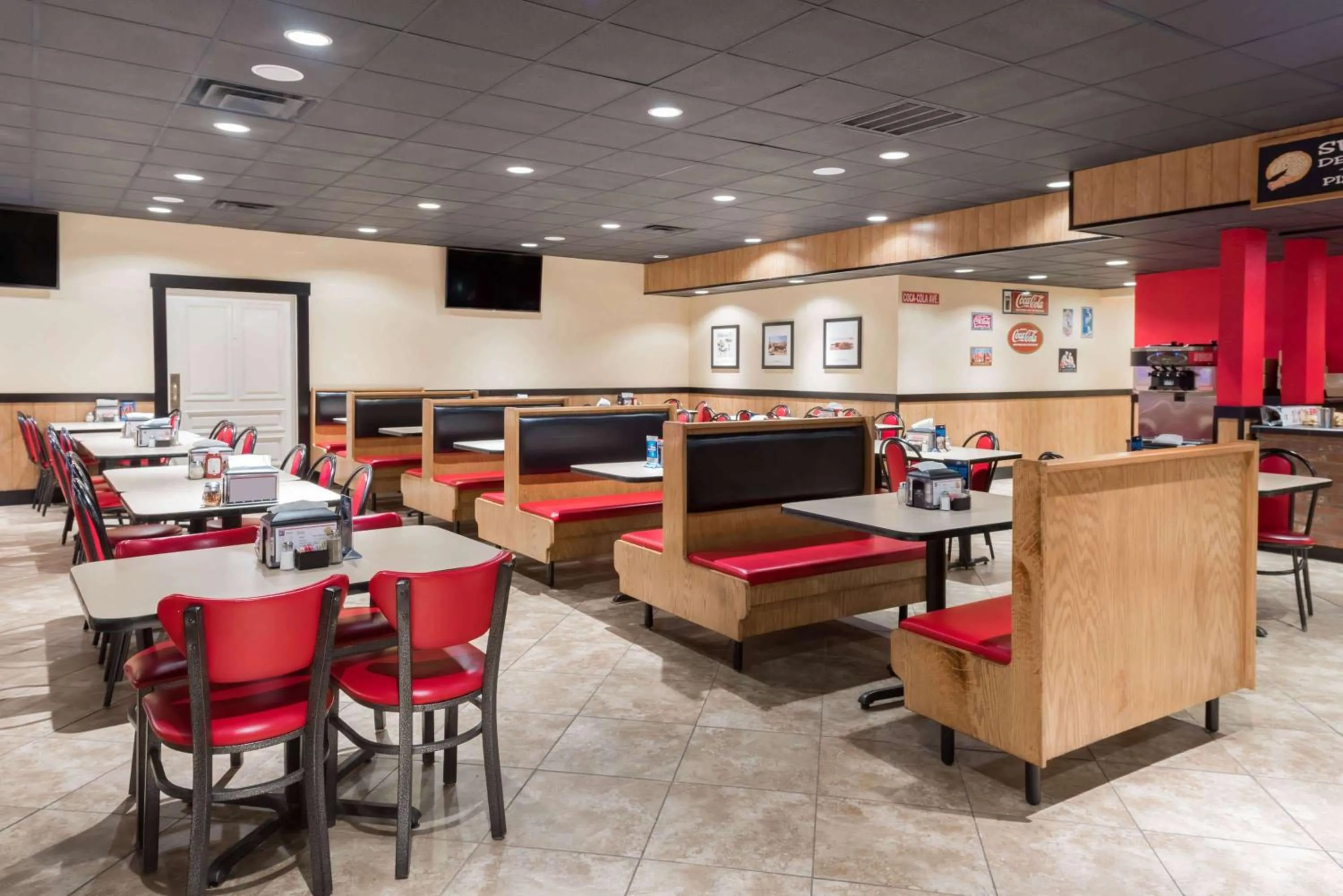 Restaurant/places to eat in Ramada by Wyndham Mountain Home