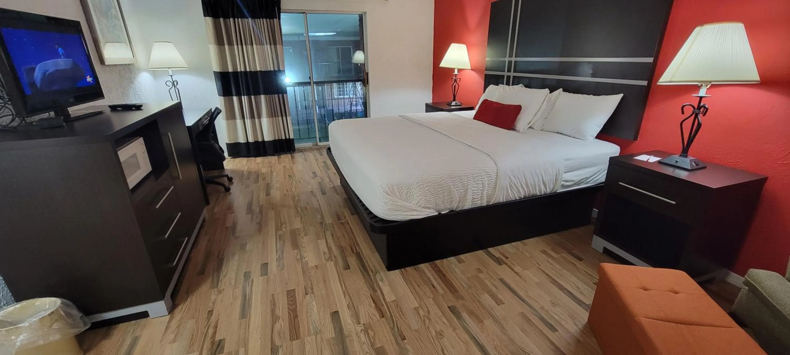 Toilet, Bed in Ramada by Wyndham Mountain Home