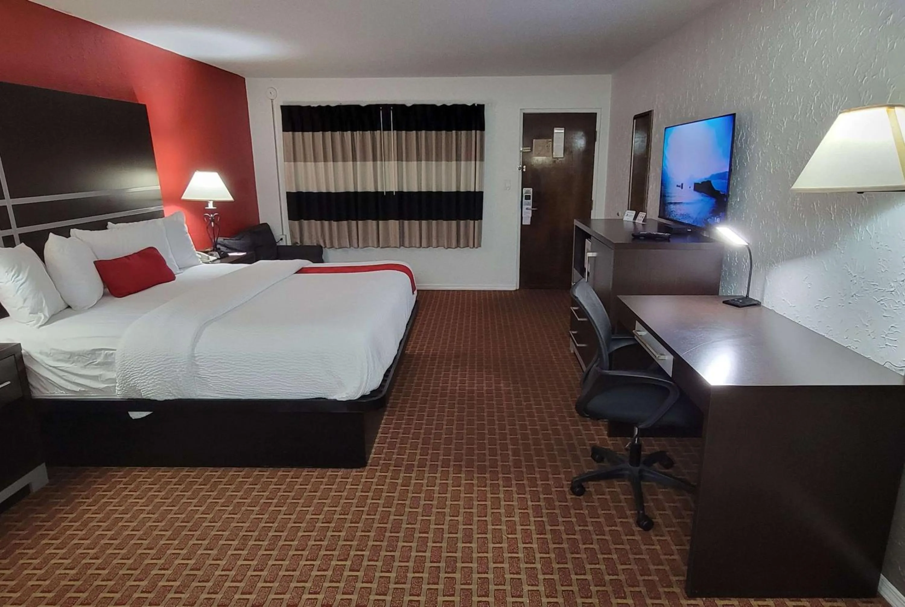 Photo of the whole room, Bed in Ramada by Wyndham Mountain Home