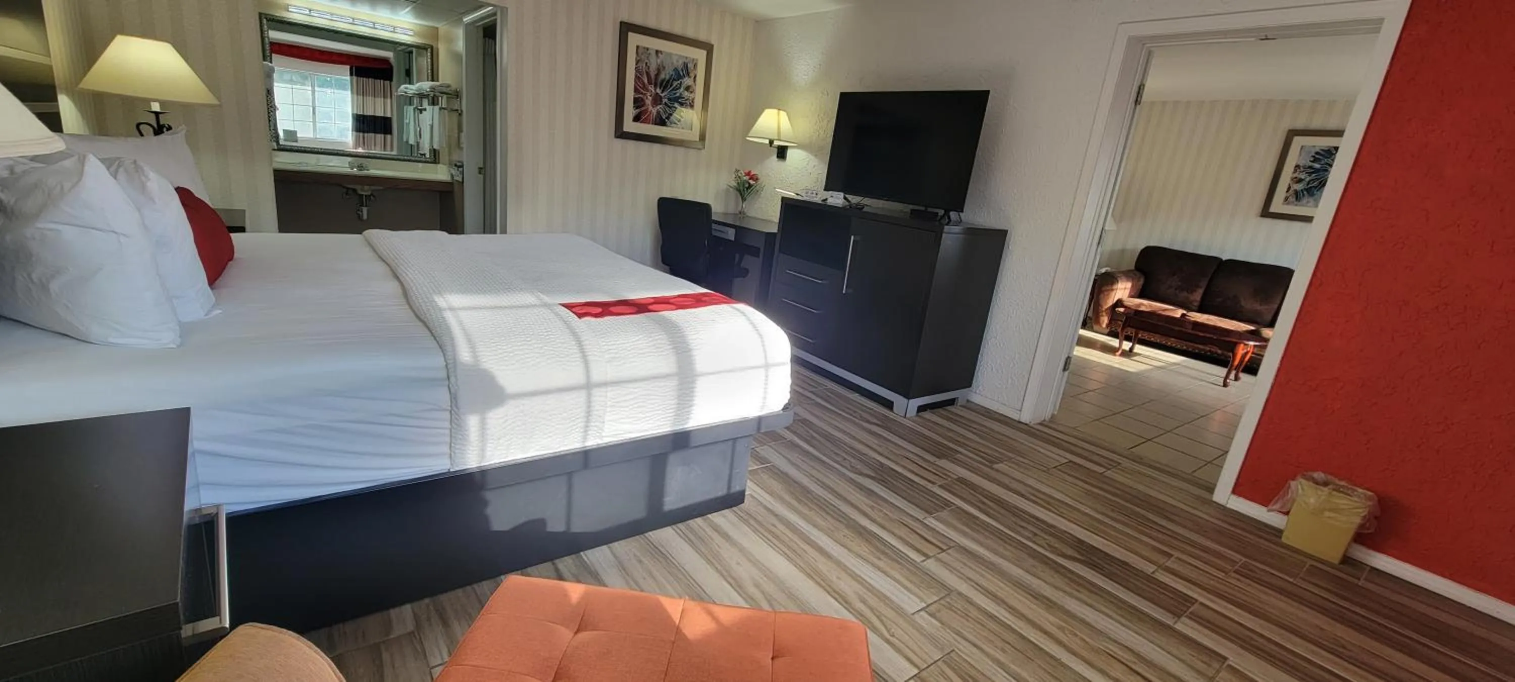 Shower, Bed in Ramada by Wyndham Mountain Home