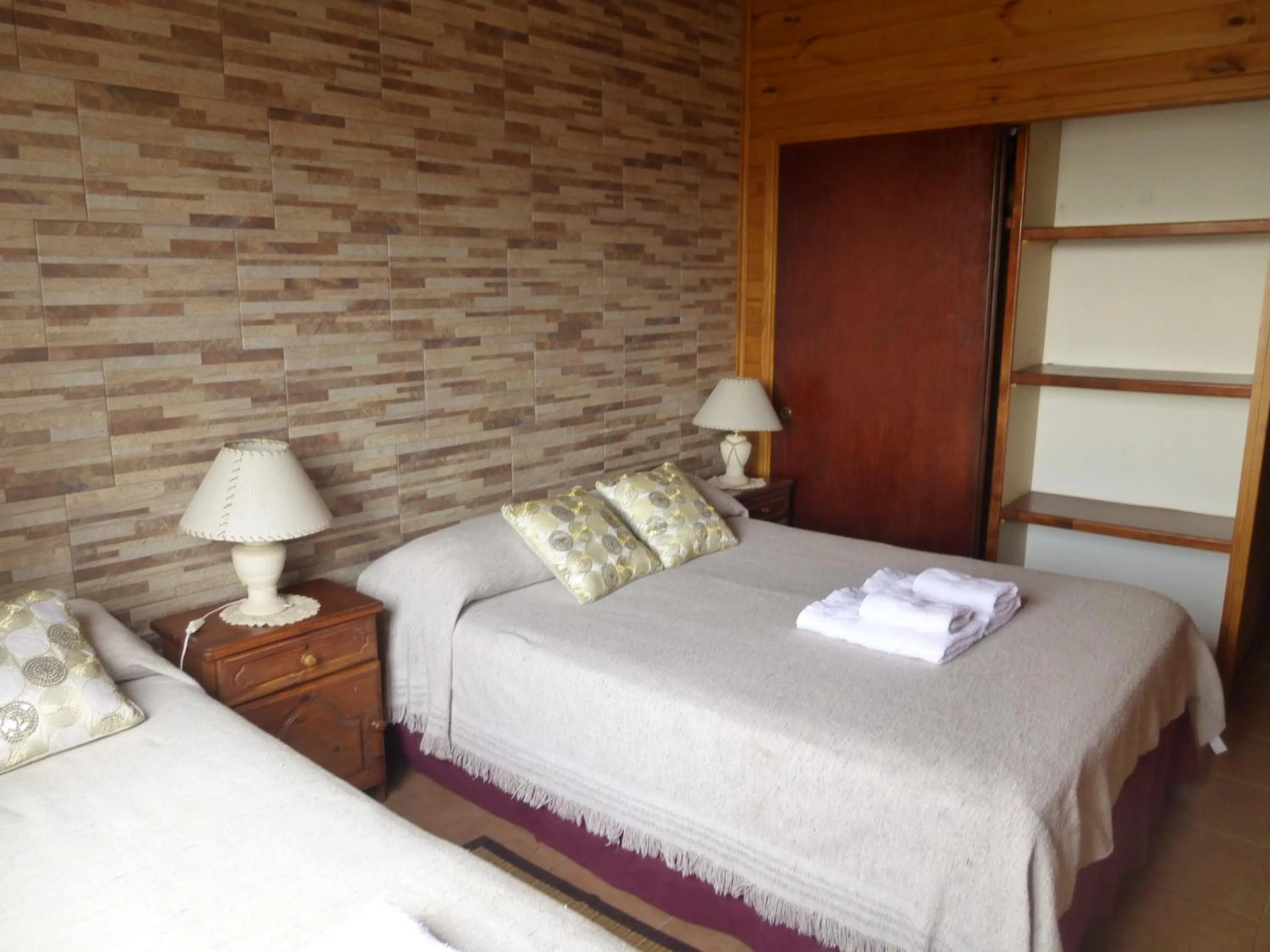 Photo of the whole room, Bed in Hosteria Rukahué