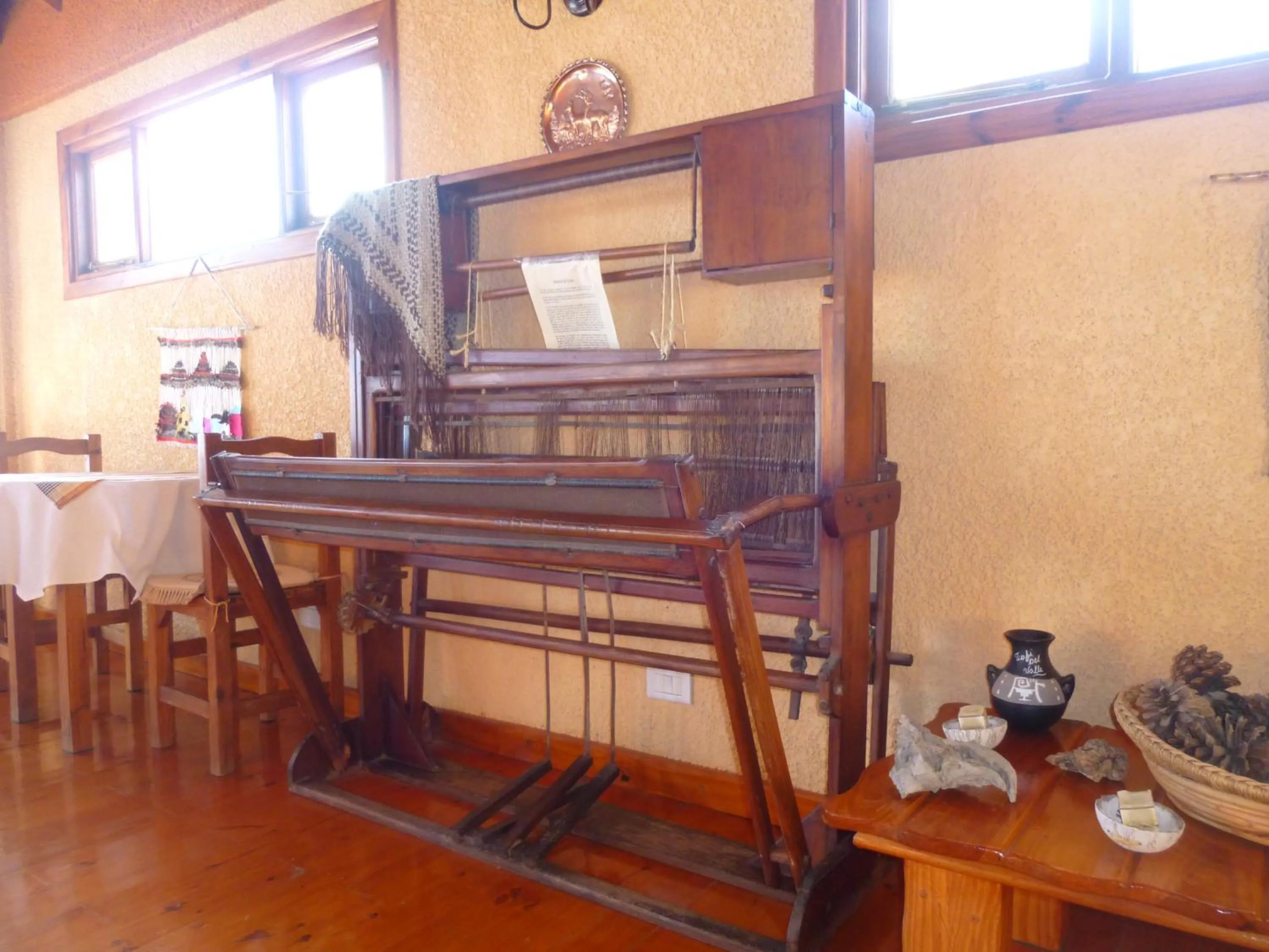 Communal lounge/ TV room in Hosteria Rukahué