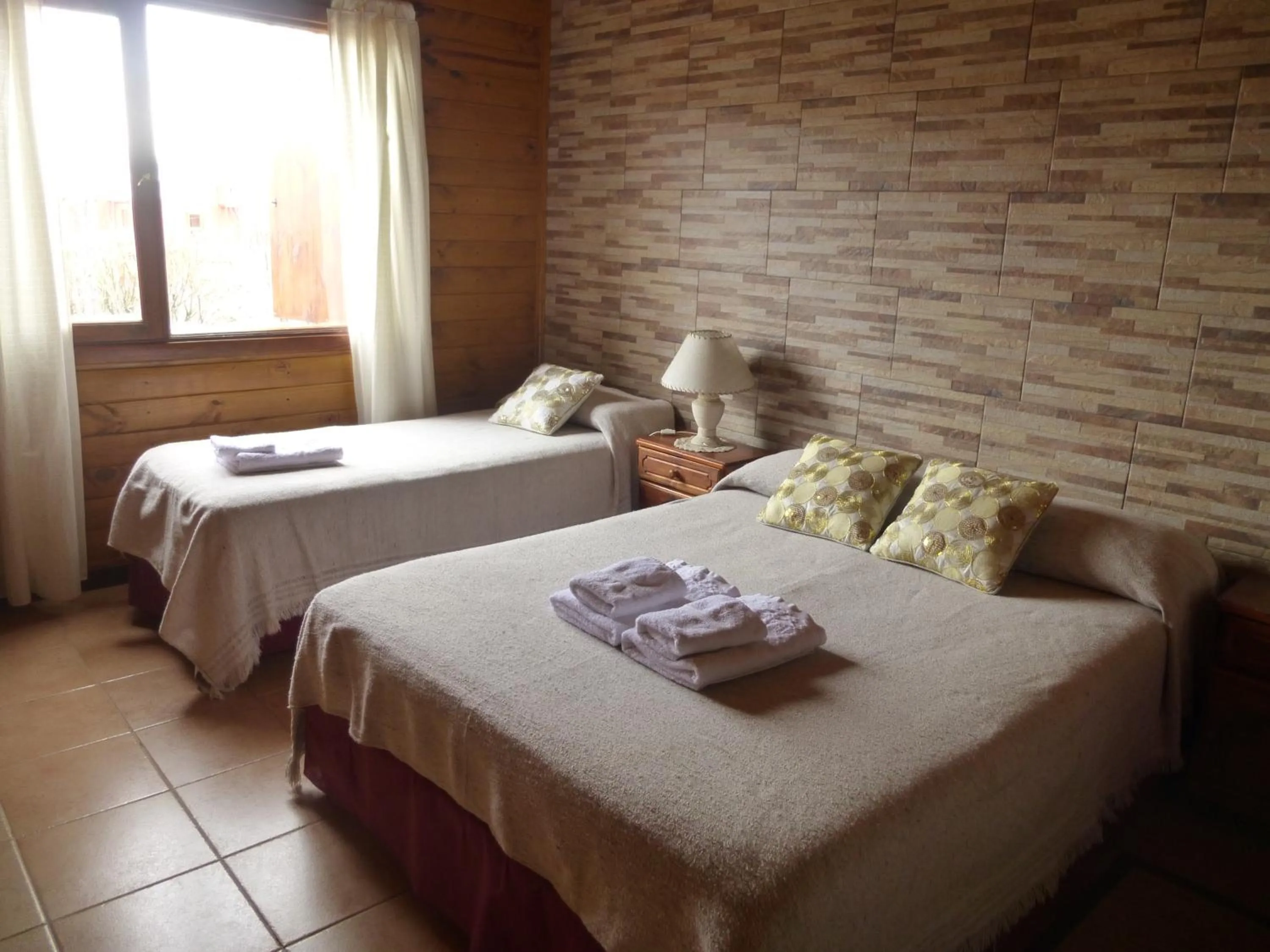 Photo of the whole room, Bed in Hosteria Rukahué