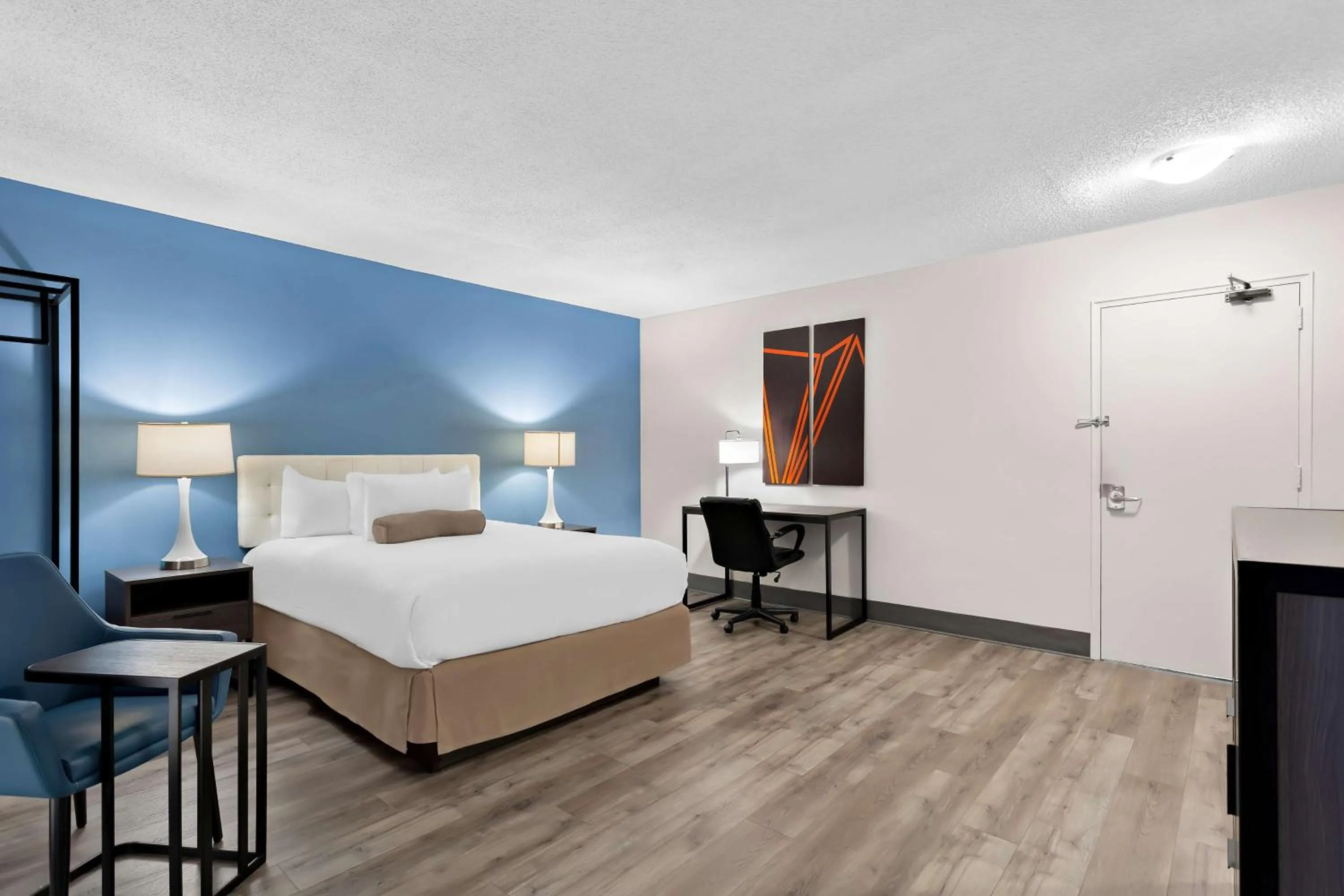 Bedroom, Bed in Howard Johnson Plaza by Wyndham Windsor