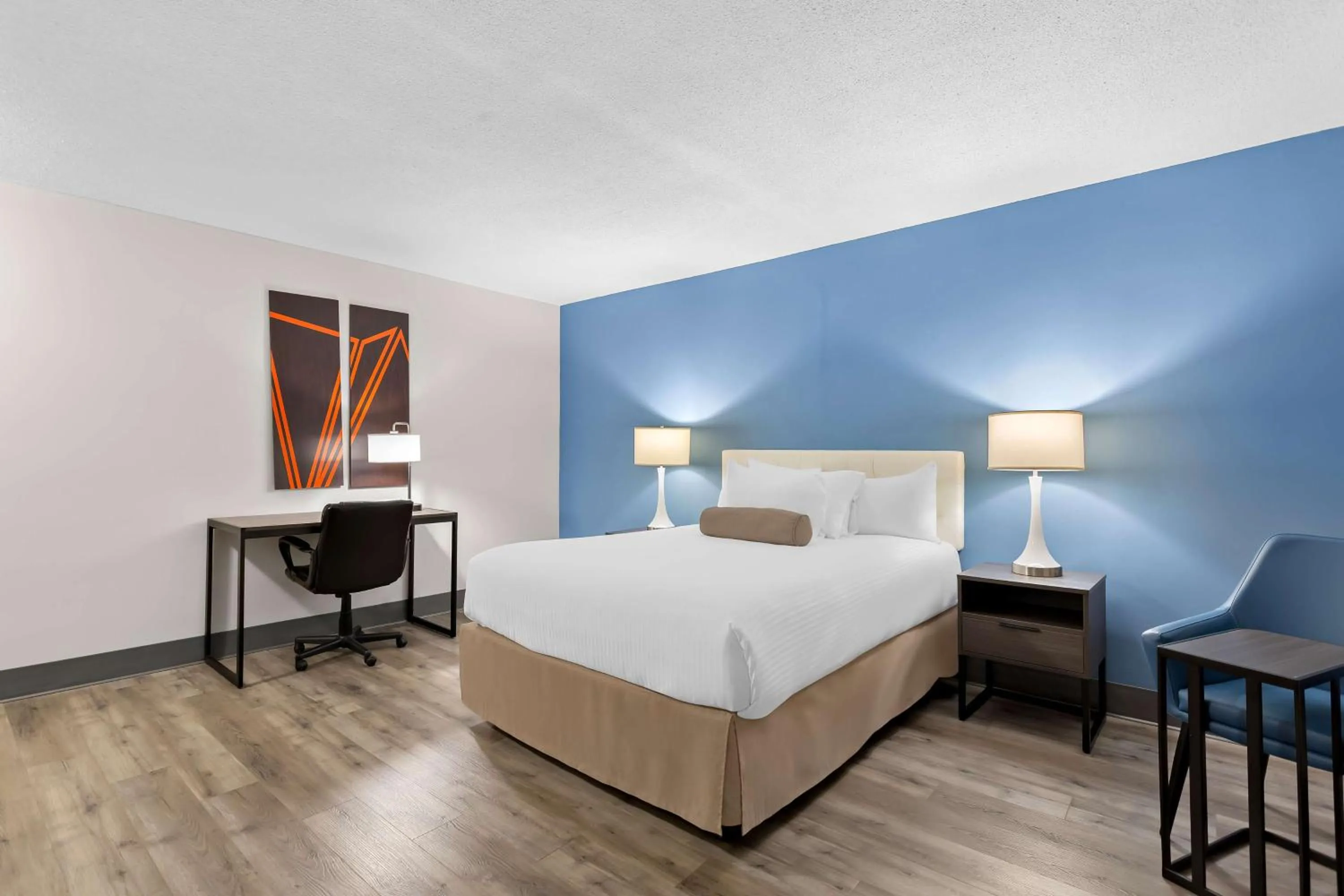 Bedroom, Bed in Howard Johnson Plaza by Wyndham Windsor