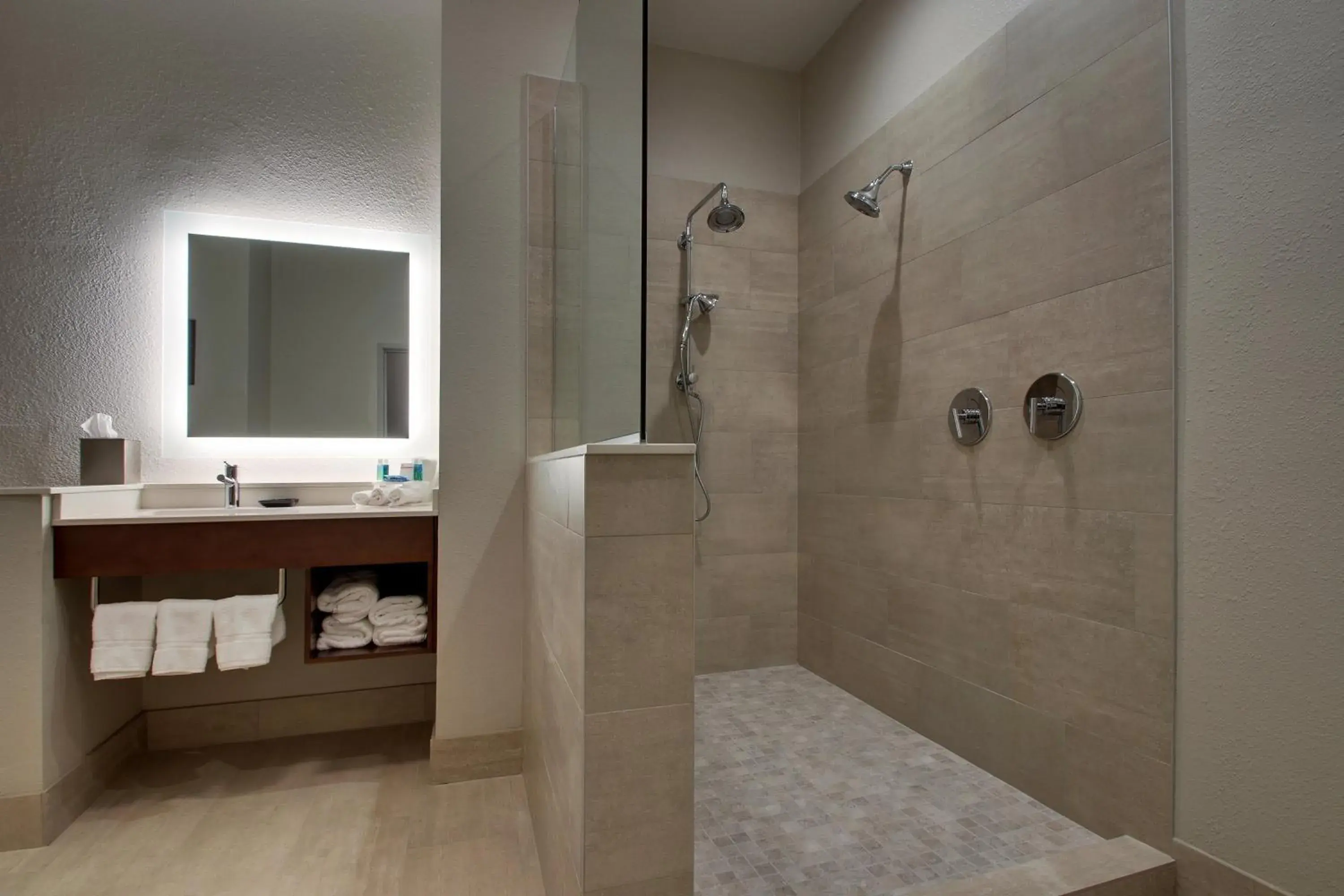 Superior King Room in Holiday Inn Express Vernon College Area Highway 287 by IHG Superior King Room in Holiday Inn Express Vernon College Area Highway 287 by IHG