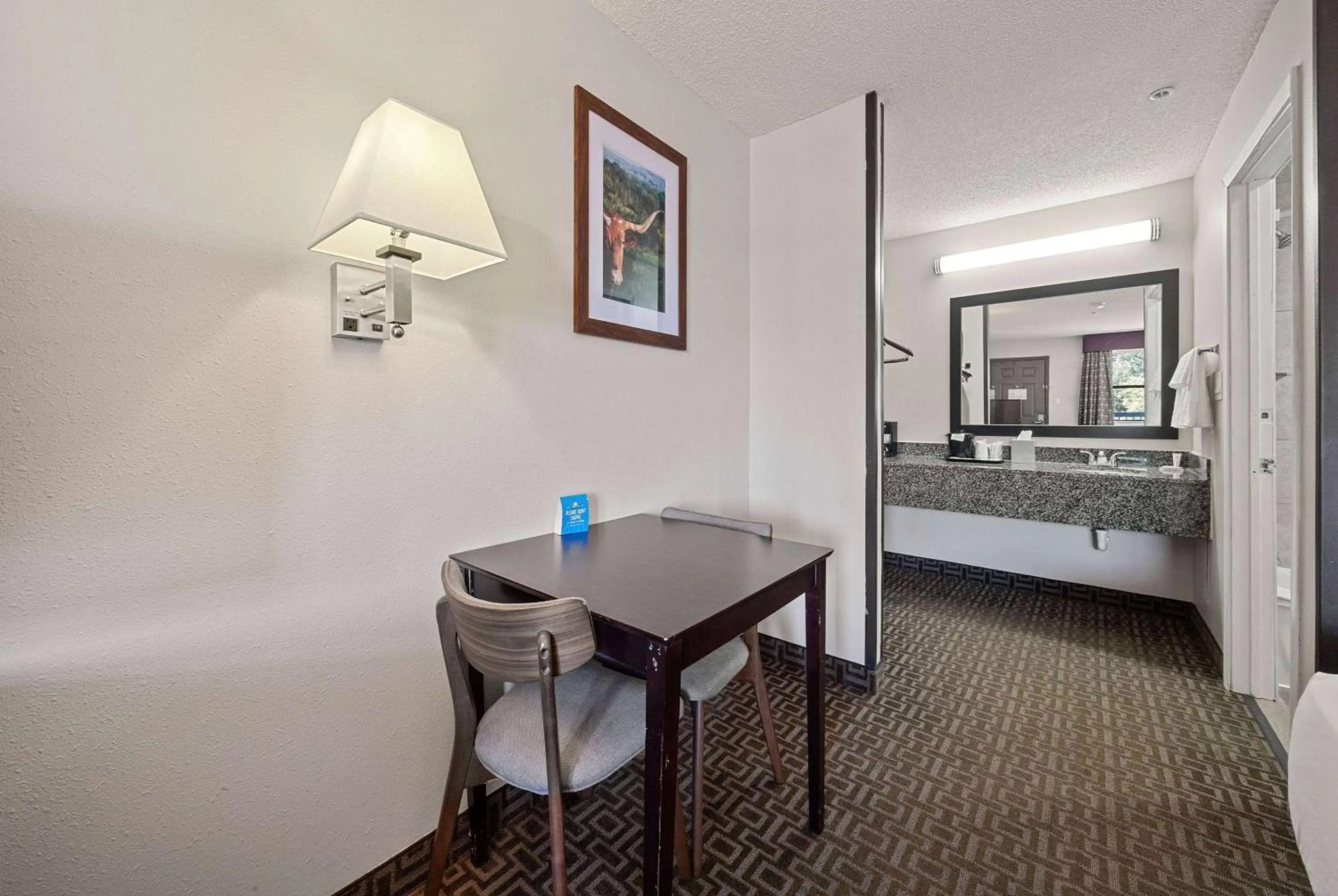 Photo of the whole room, Bed in Days Inn by Wyndham Round Rock