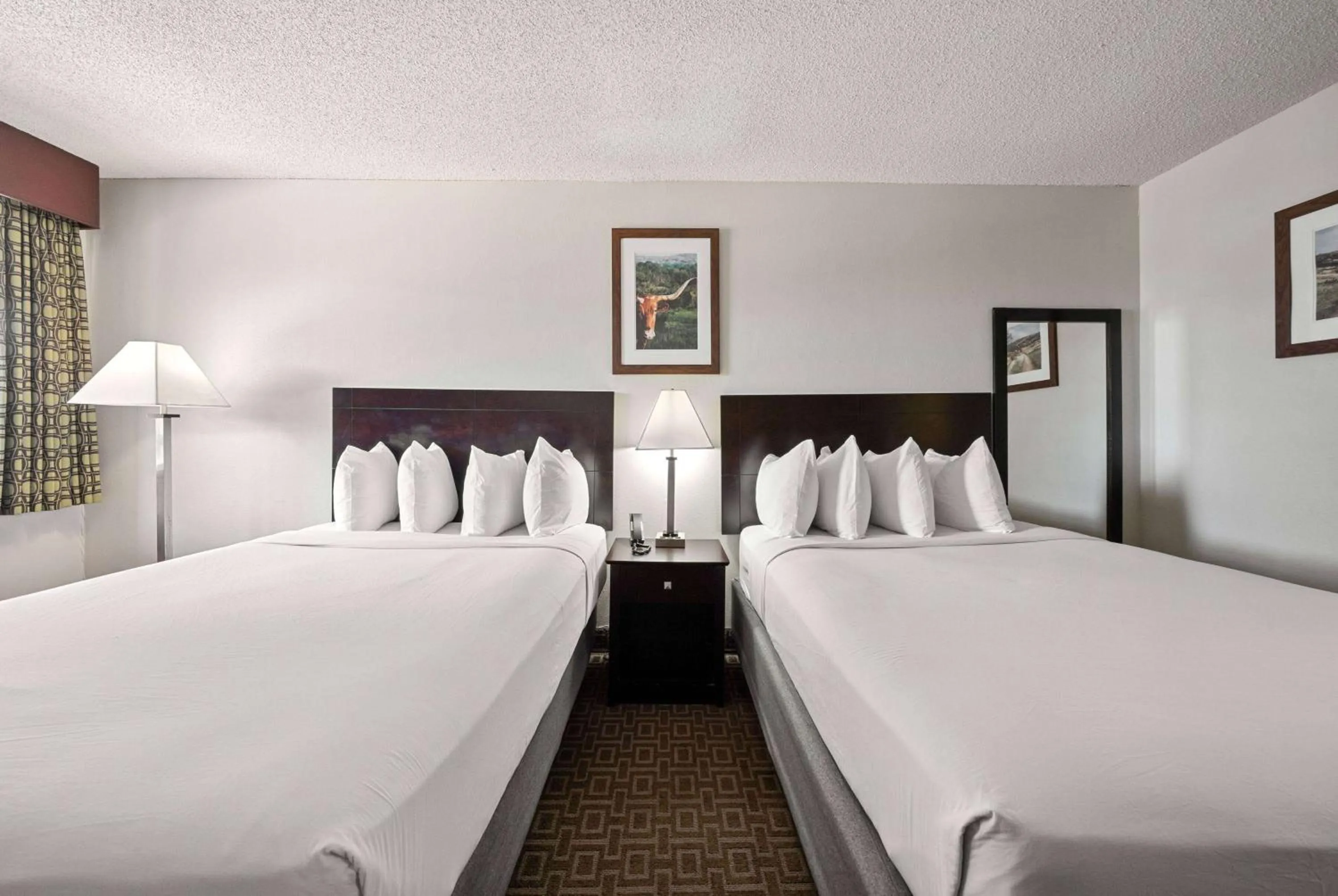 Photo of the whole room, Bed in Days Inn by Wyndham Round Rock