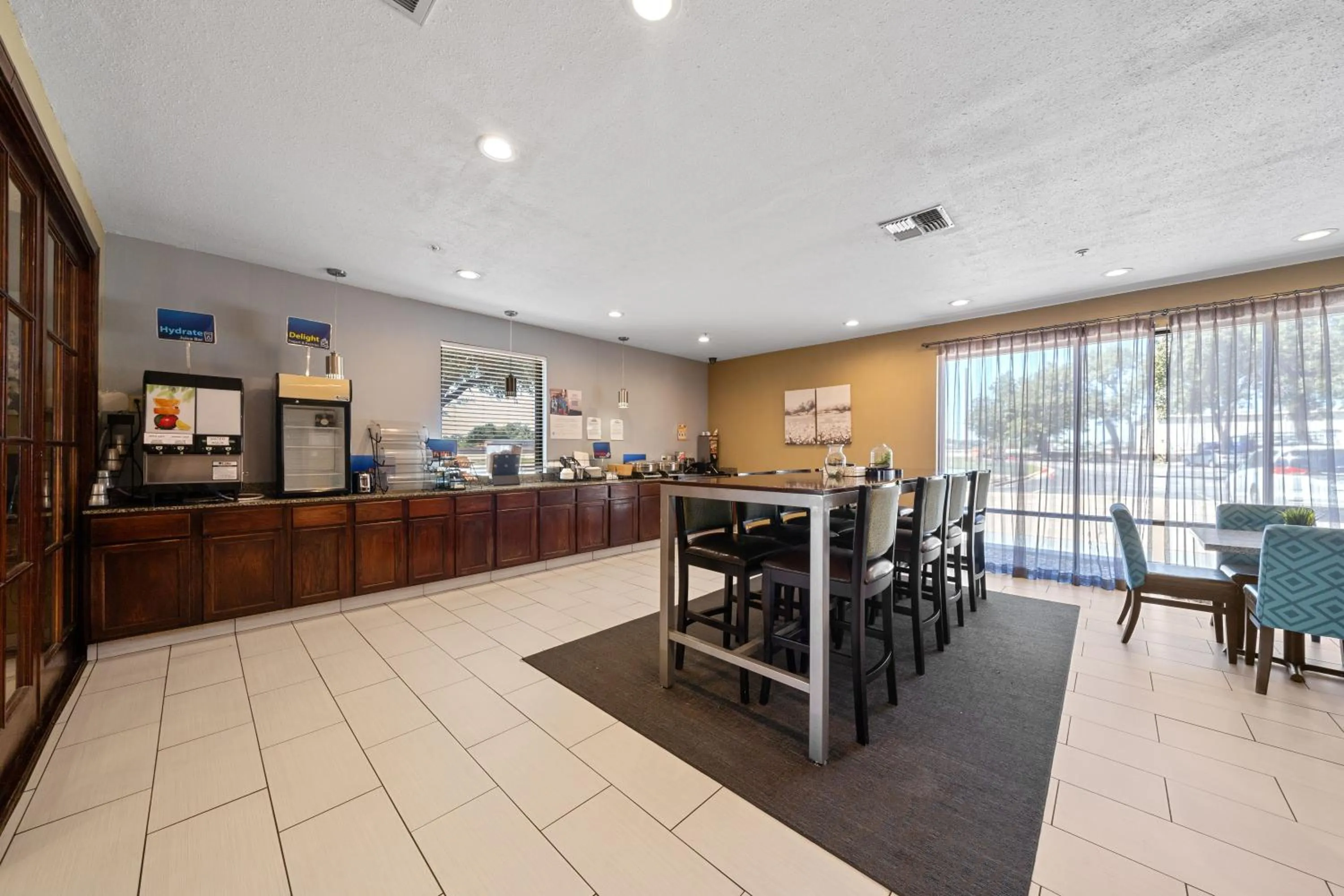 Dining area in Days Inn by Wyndham Round Rock