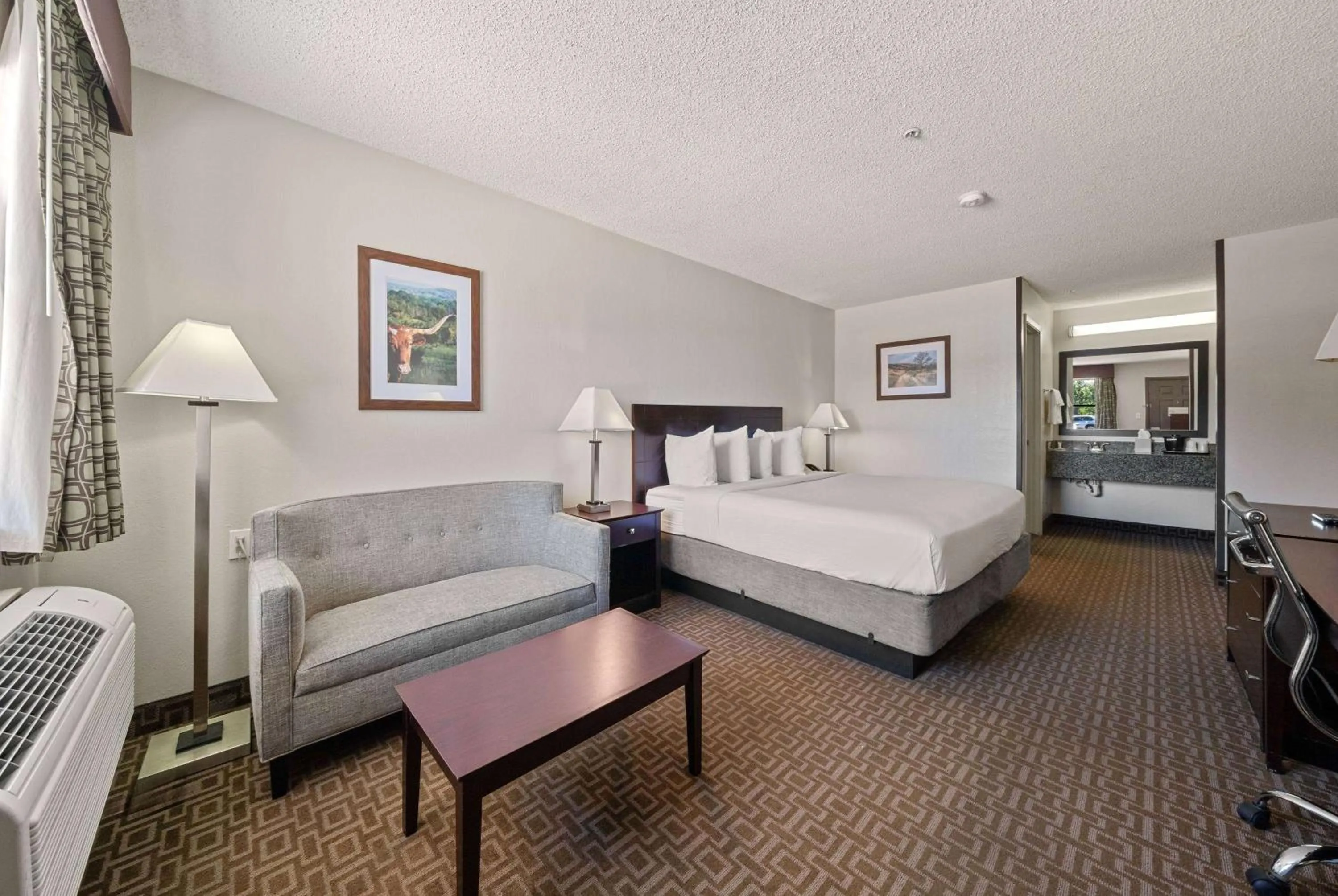 Photo of the whole room, Bed in Days Inn by Wyndham Round Rock