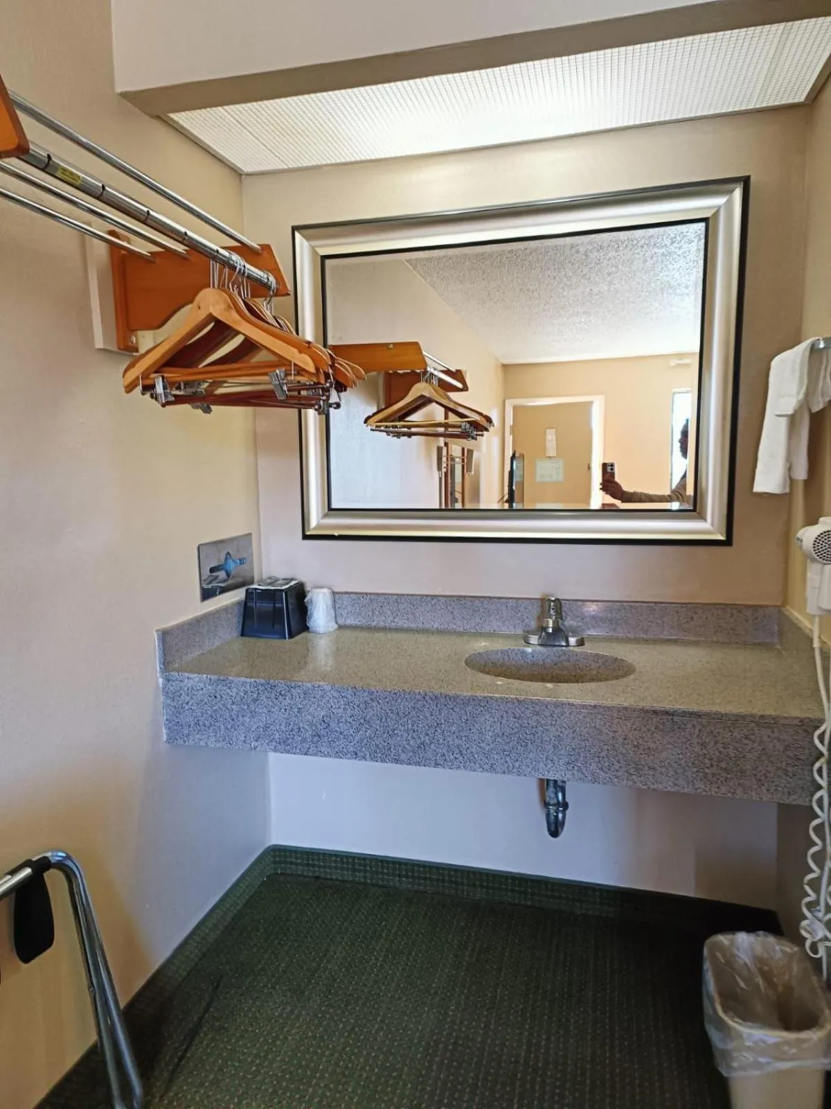 Bathroom in Executive Inn by OYO Kilgore North