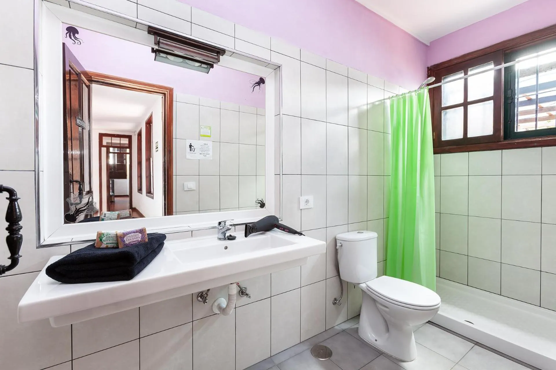 Shower in Patio Hostel