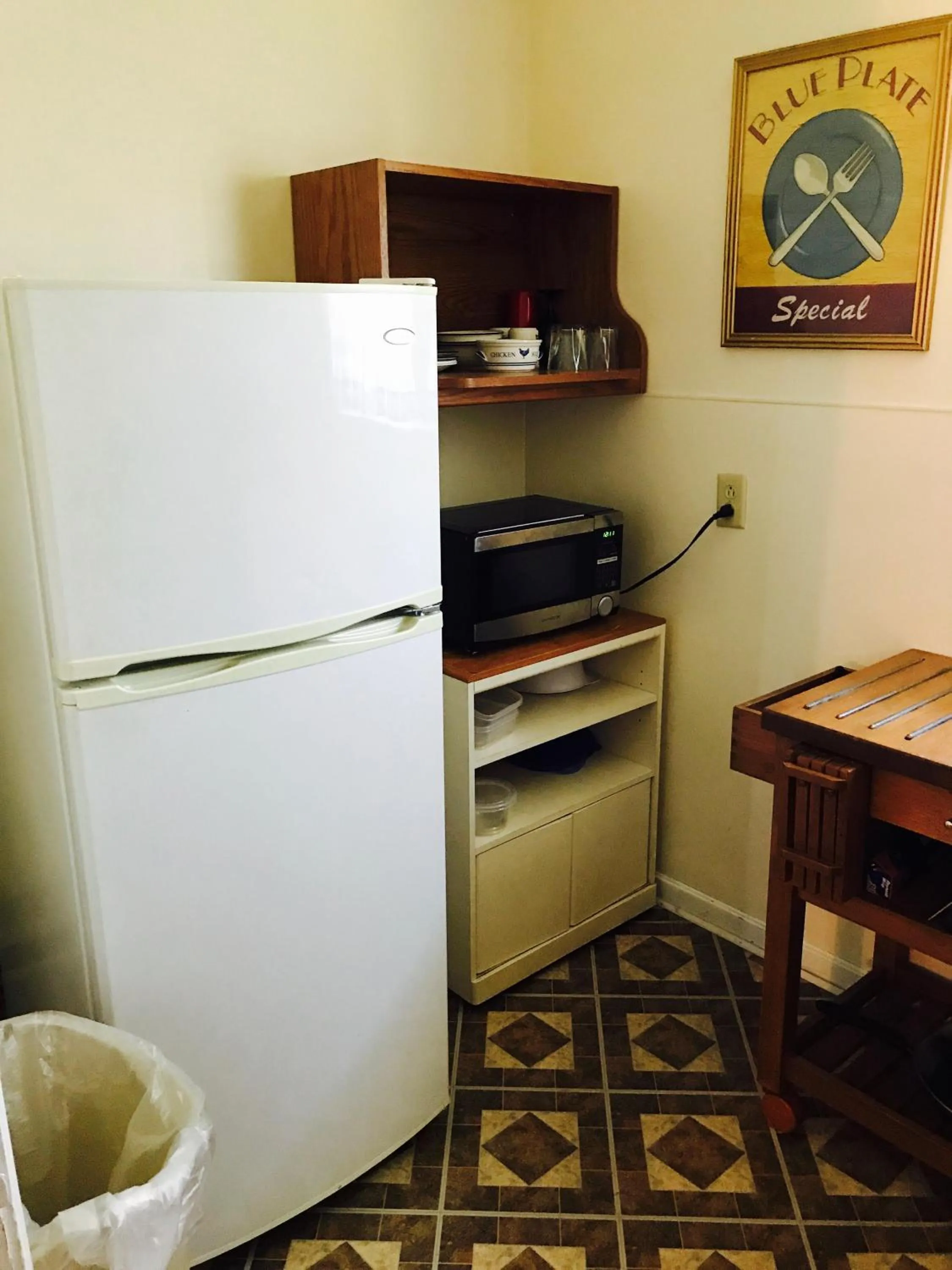 Kitchen or kitchenette in Marinette Inn