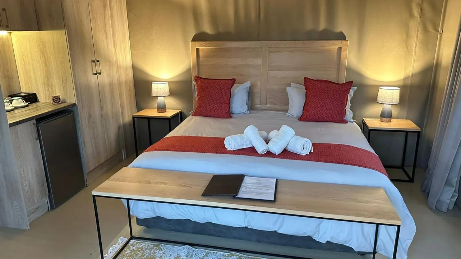 Bed in Kingfisher Creek Safari Lodge