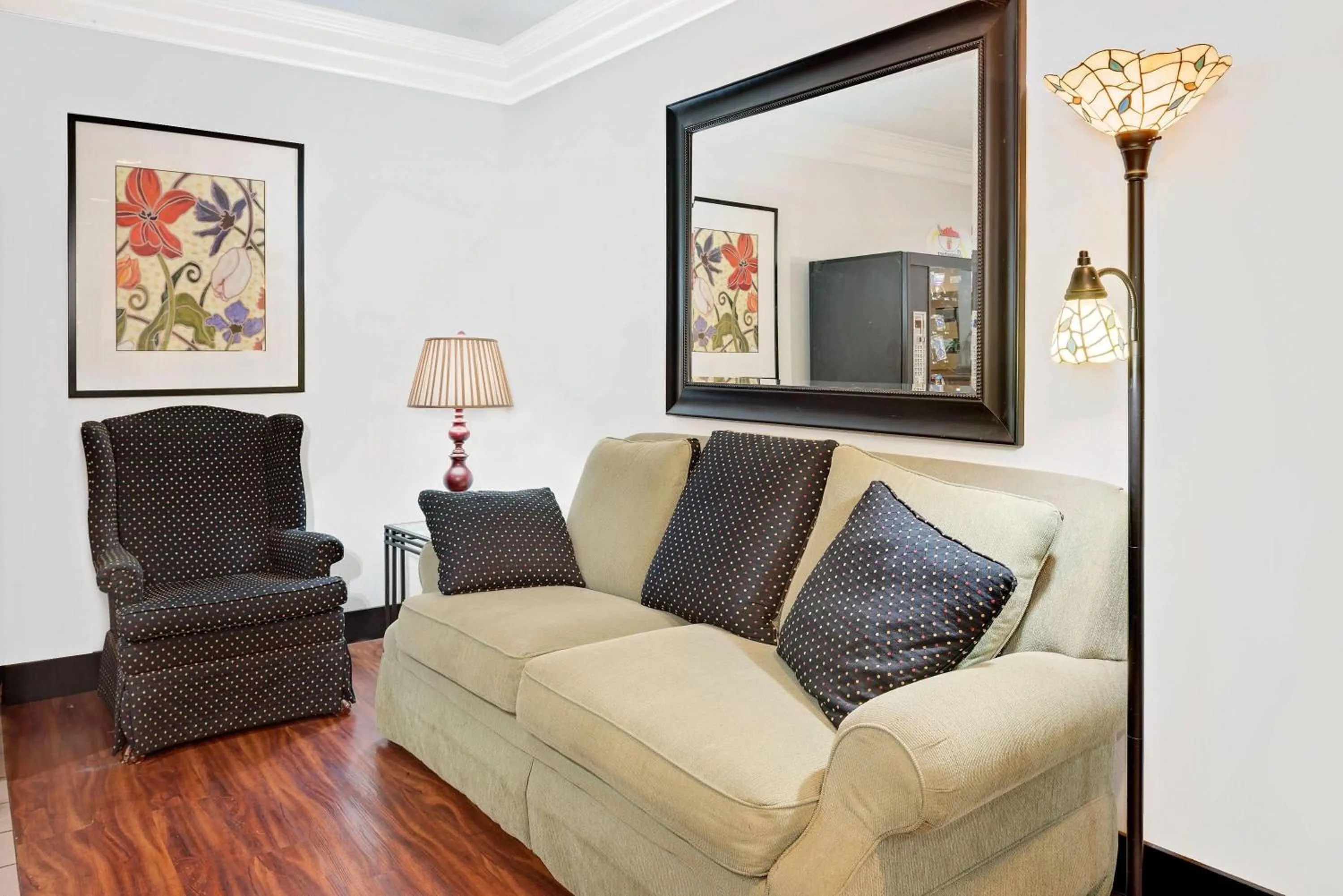 Lobby or reception in Super 8 by Wyndham Metropolis