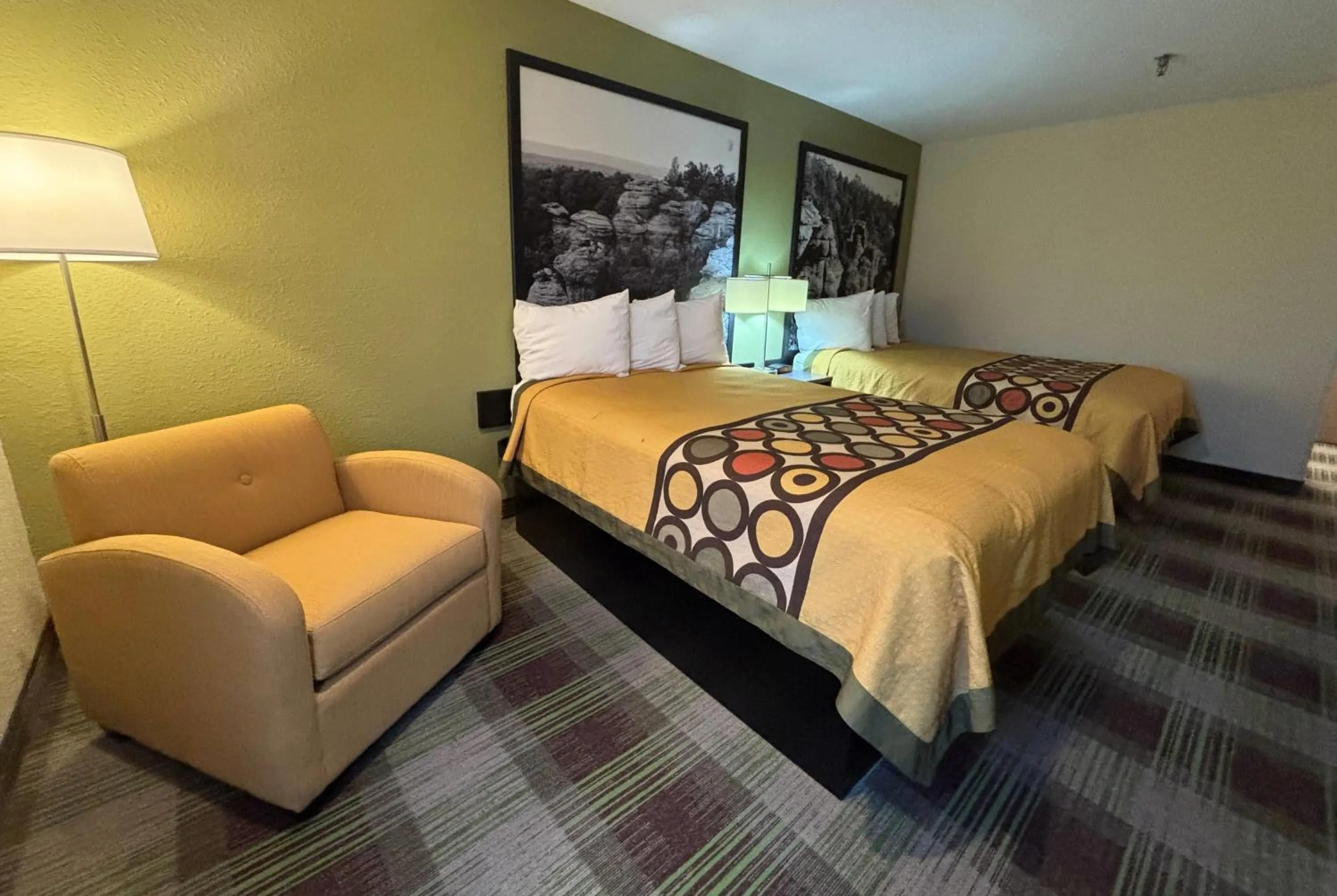 Photo of the whole room, Bed in Super 8 by Wyndham Metropolis