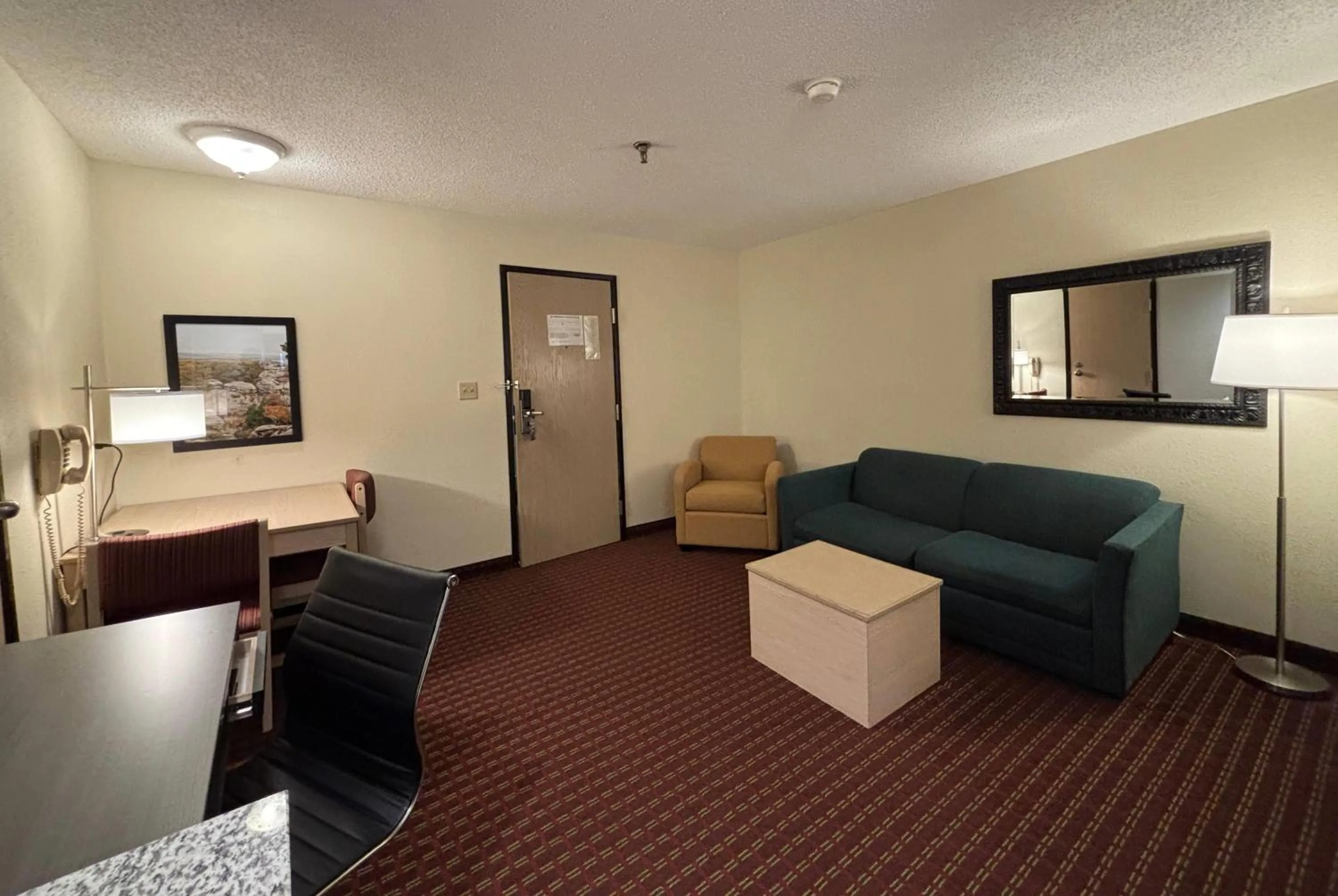 Photo of the whole room in Super 8 by Wyndham Metropolis