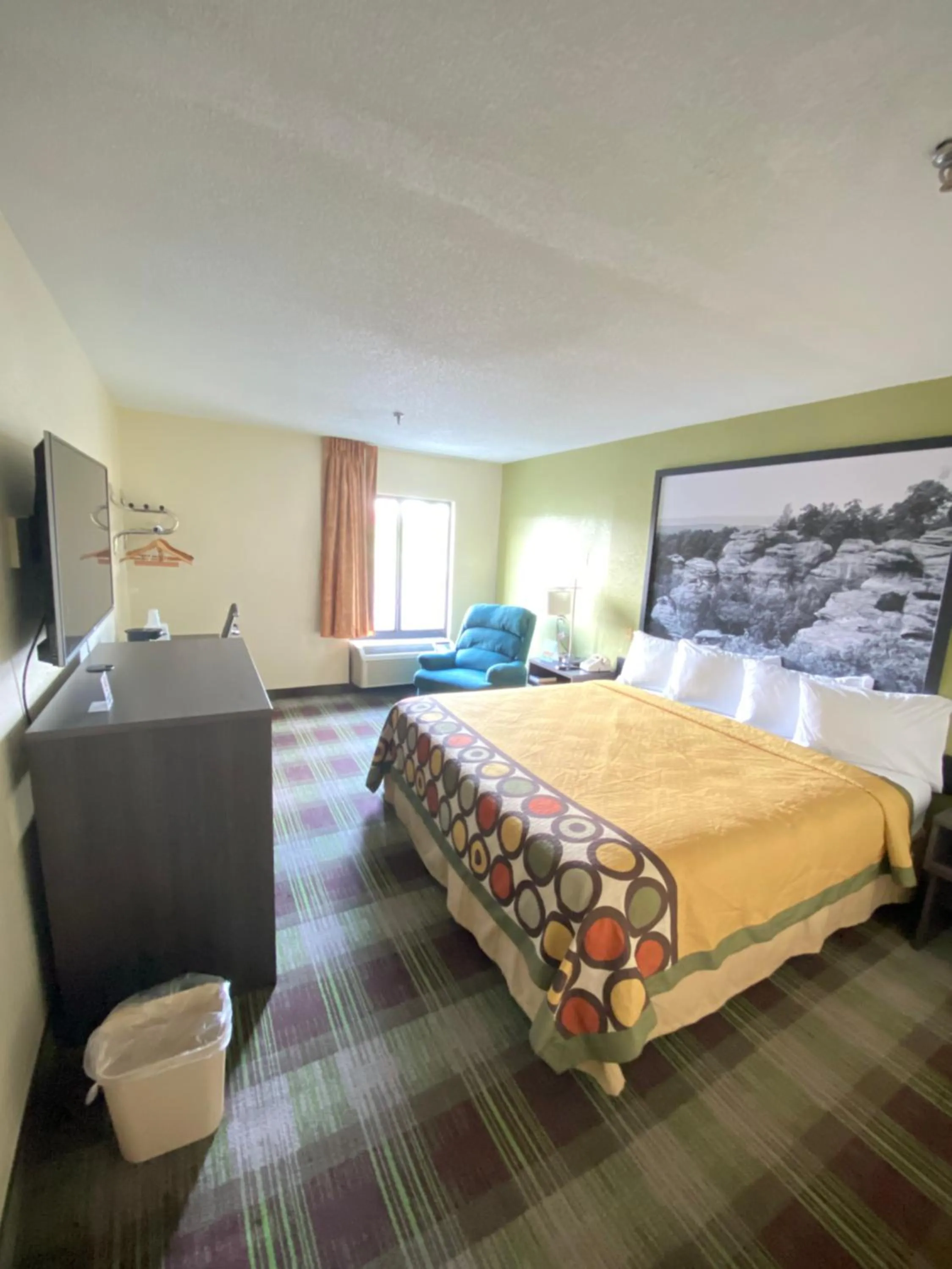 Bed in Super 8 by Wyndham Metropolis