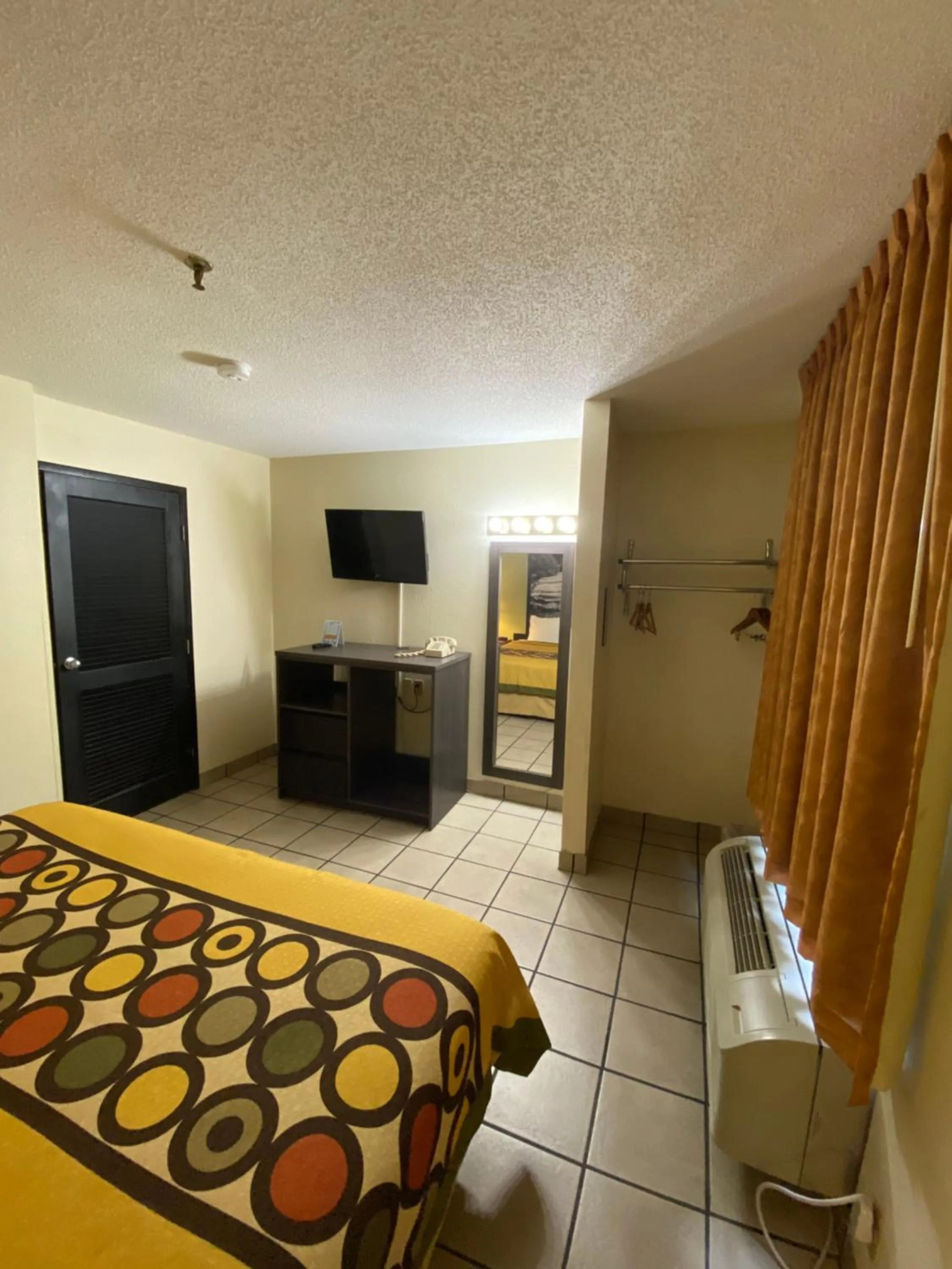 Bed in Super 8 by Wyndham Metropolis